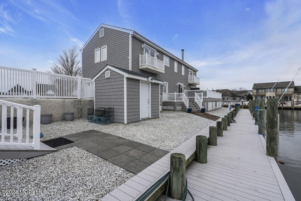 739 Fairview Lane