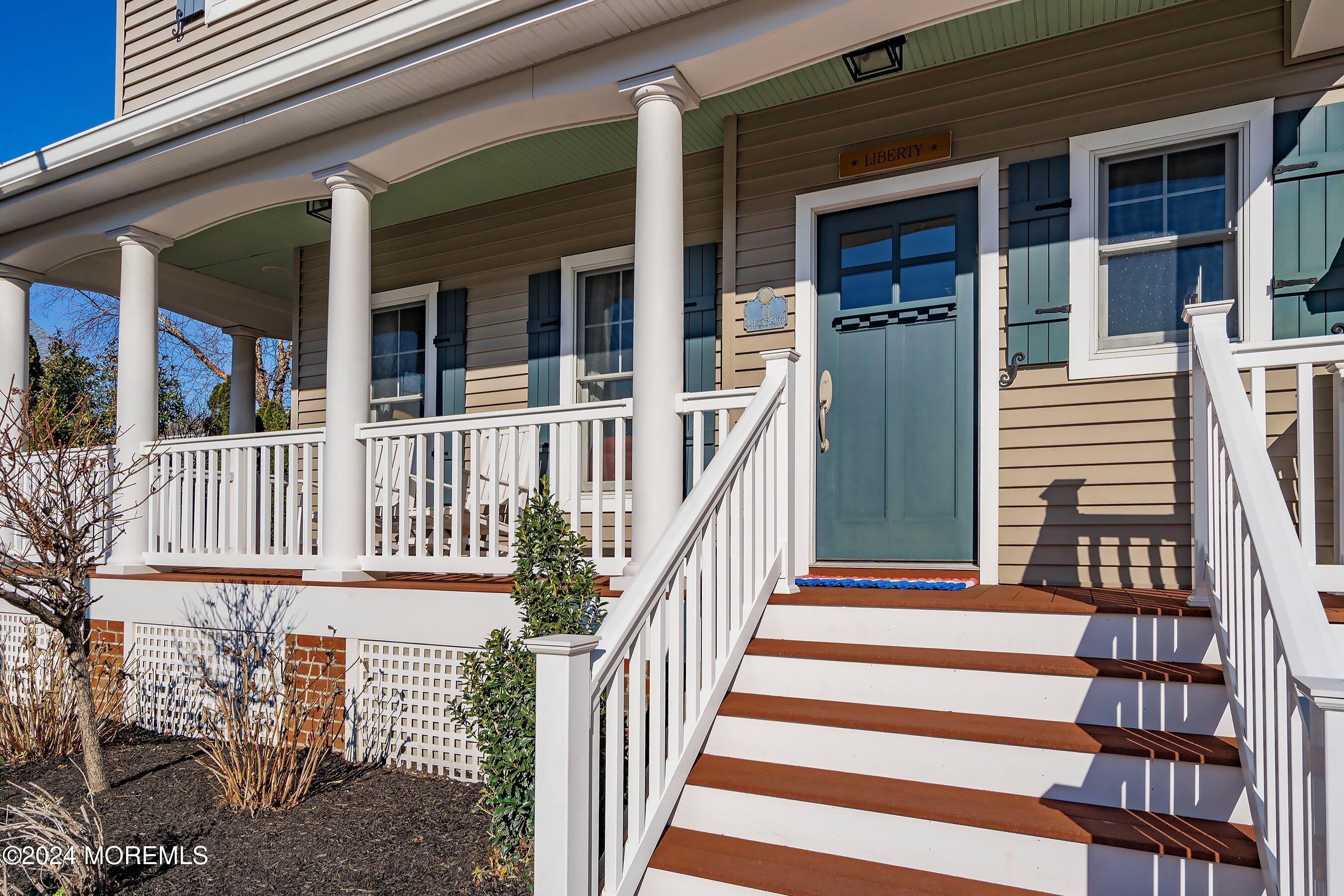 11 W Muriel Avenue