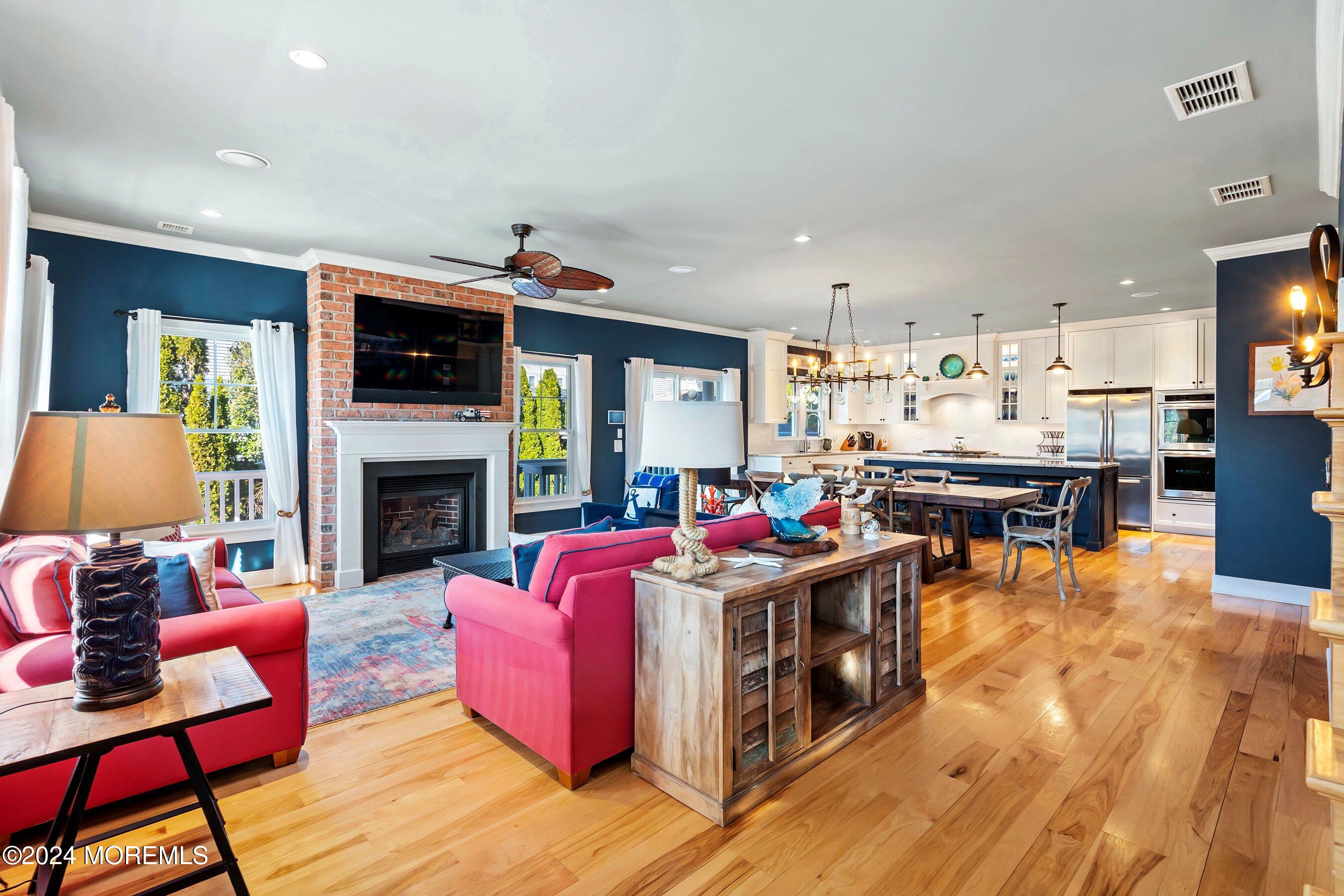 11 W Muriel Avenue
