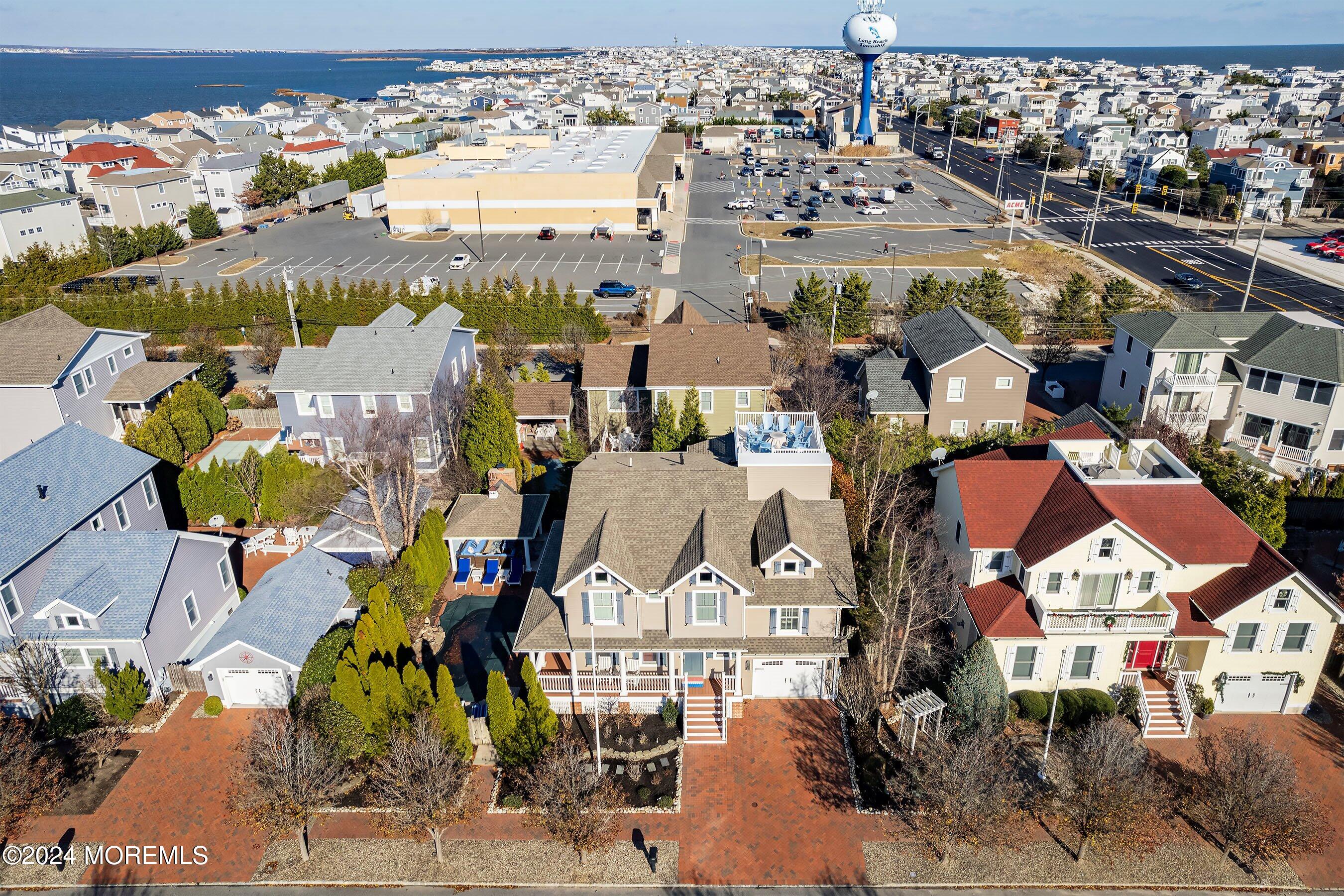 11 W Muriel Avenue