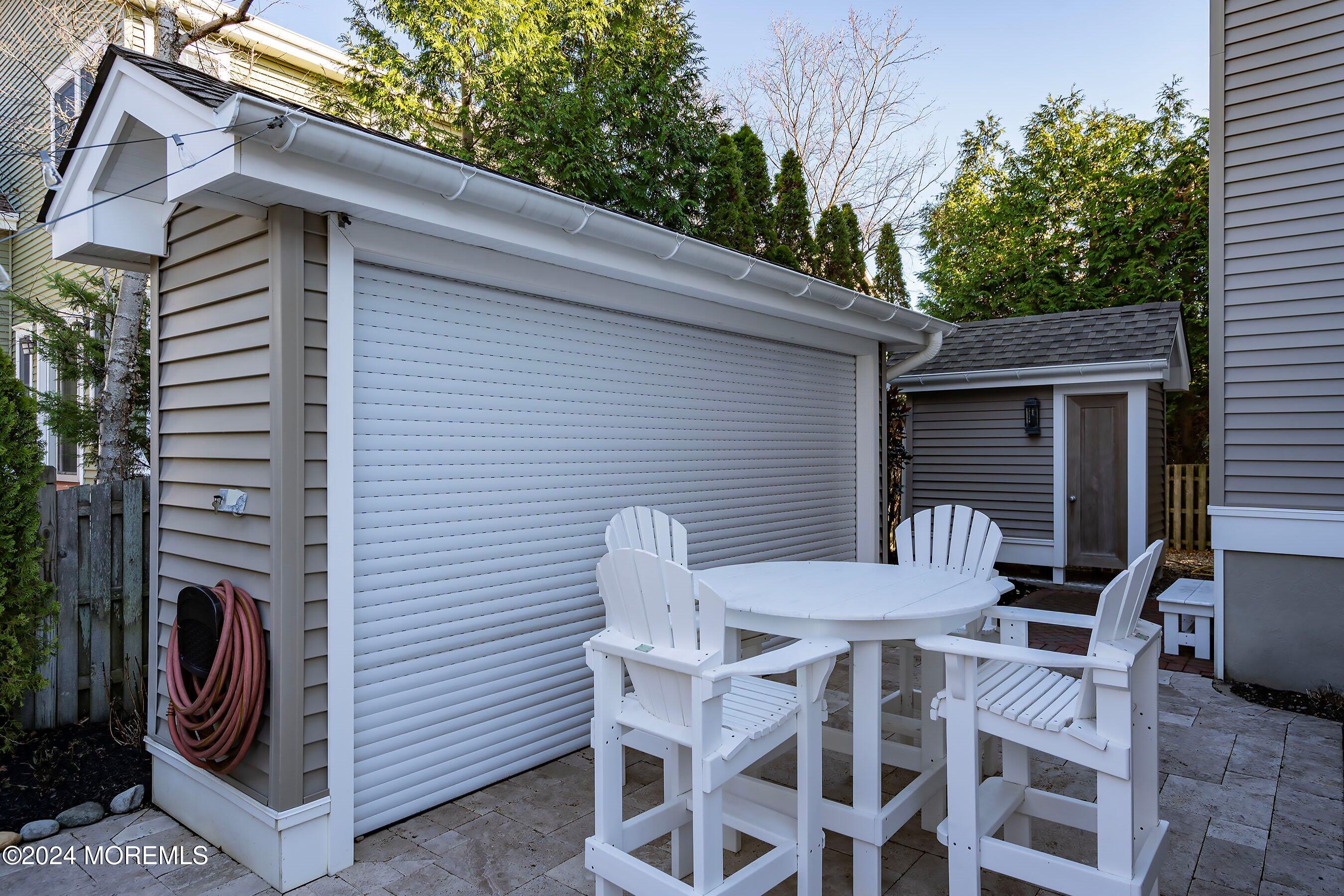 11 W Muriel Avenue