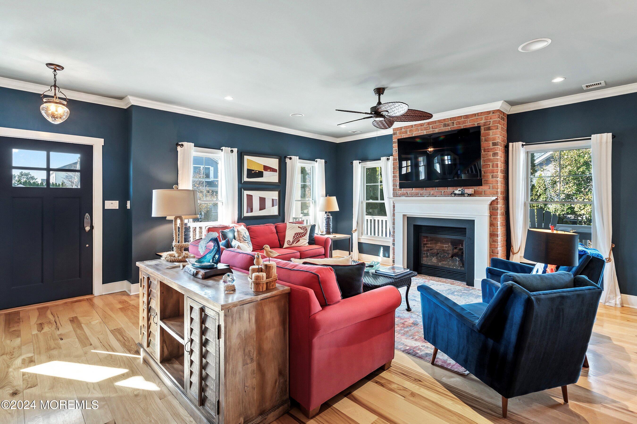 11 W Muriel Avenue