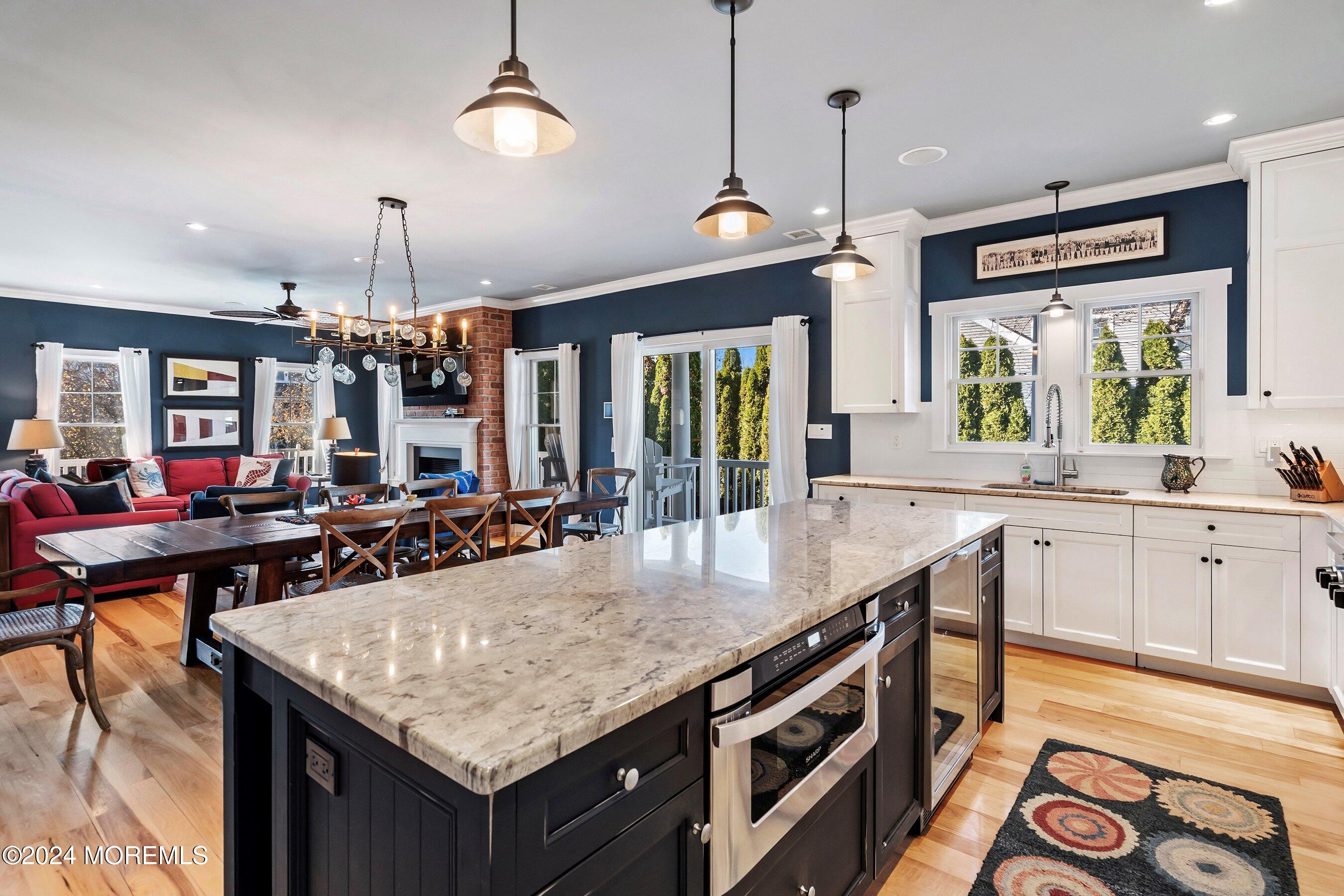 11 W Muriel Avenue