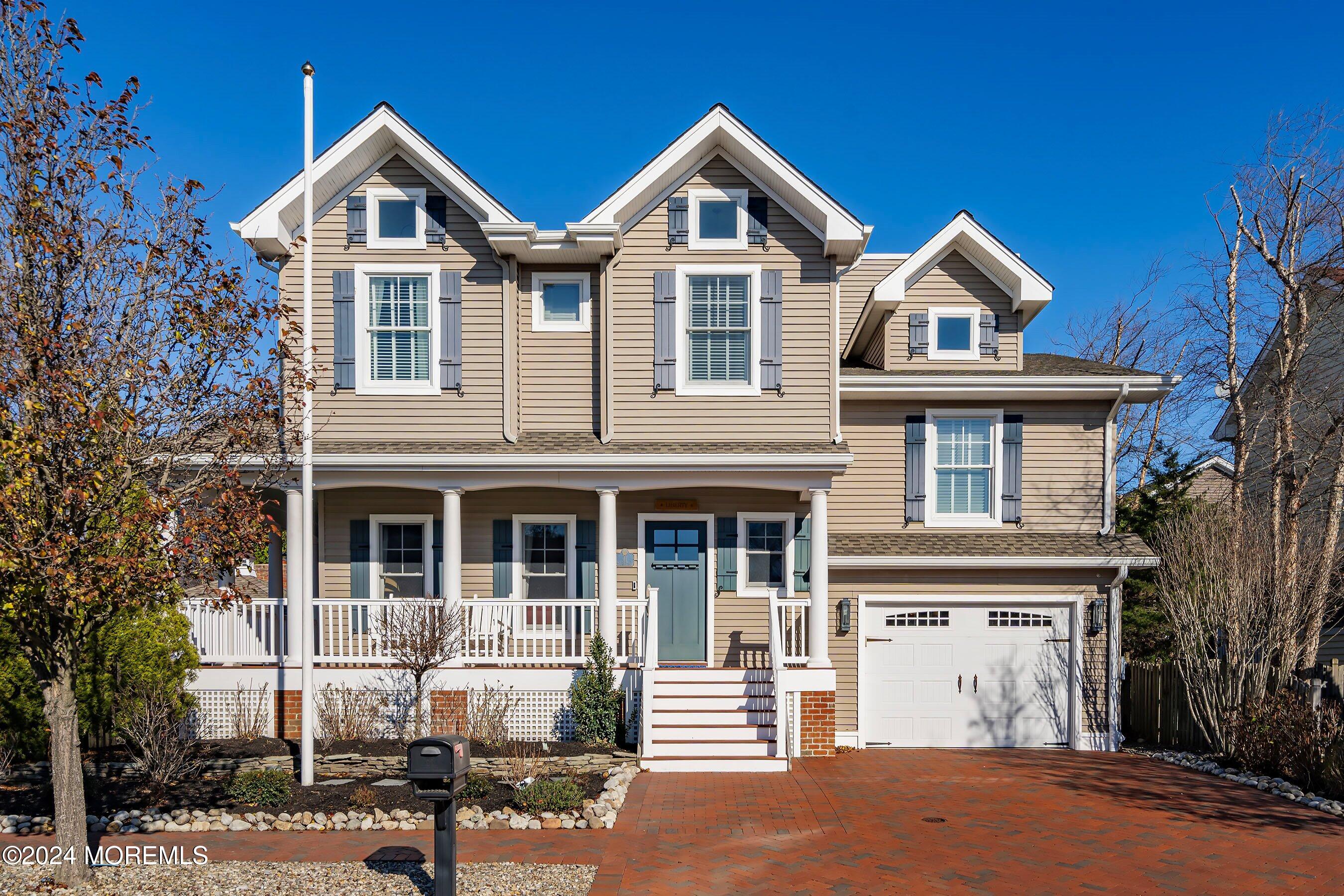 11 W Muriel Avenue