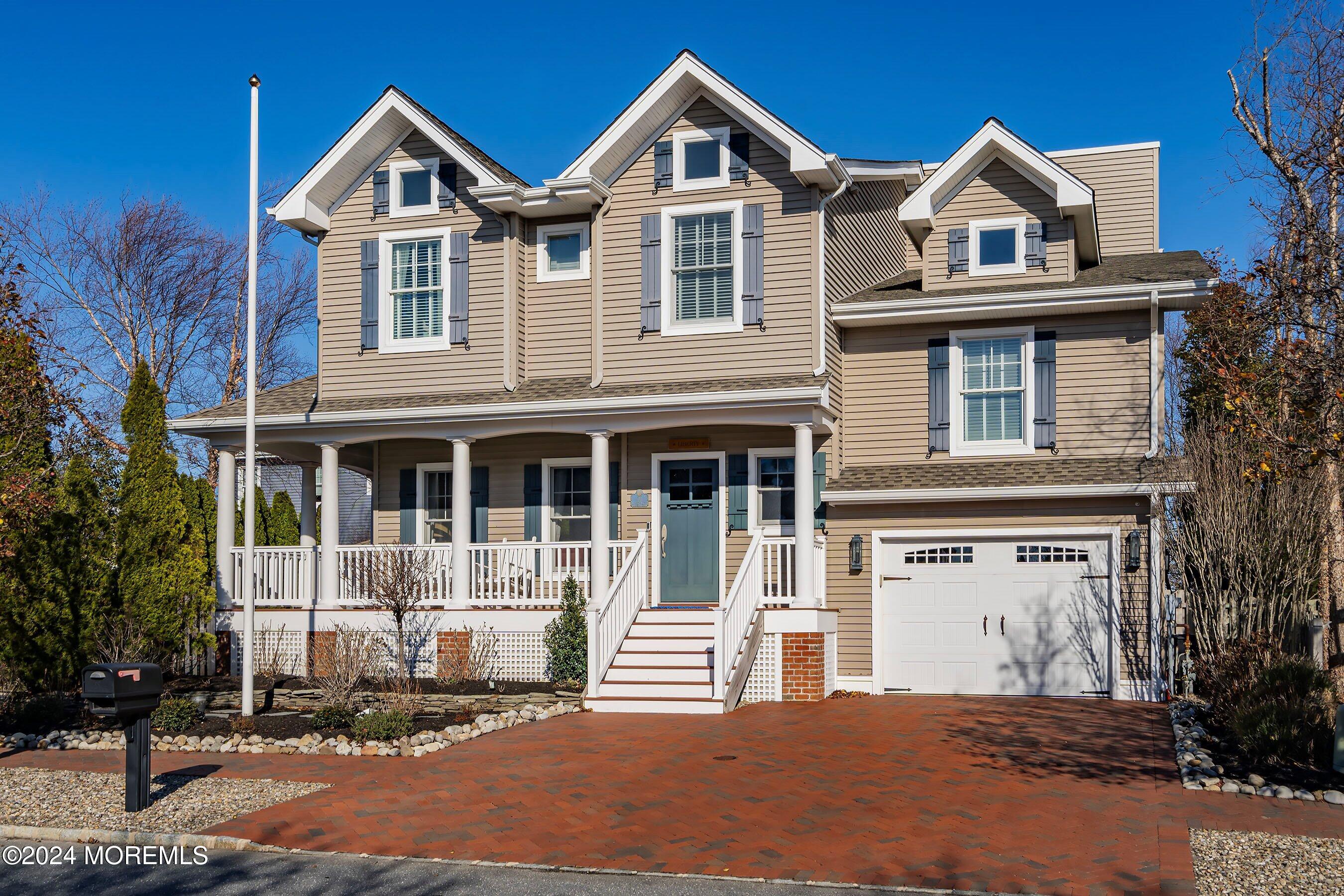 11 W Muriel Avenue