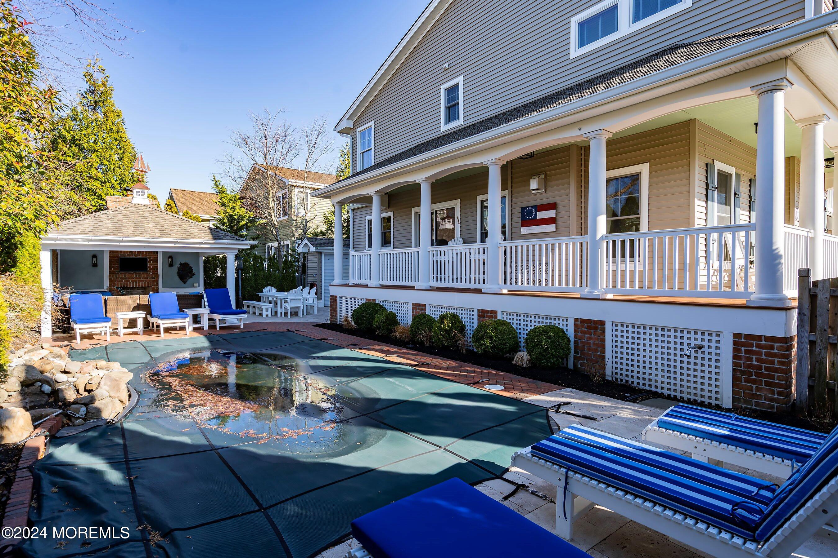 11 W Muriel Avenue