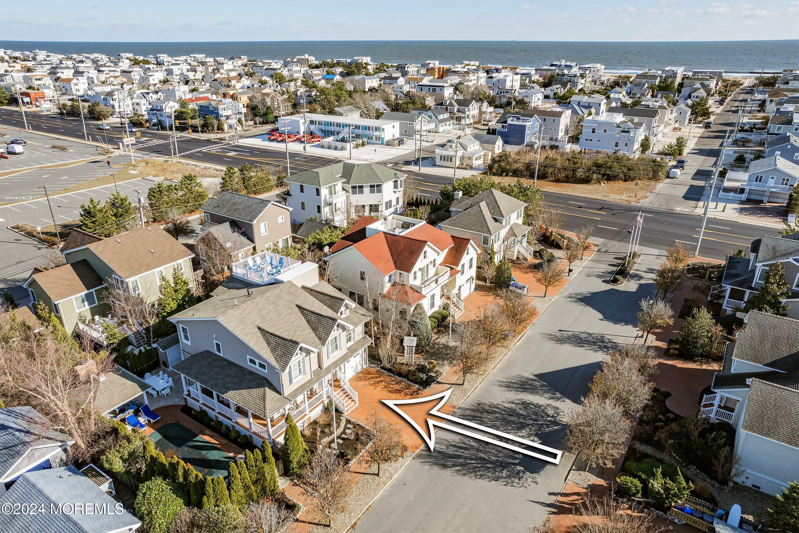 11 W Muriel Avenue