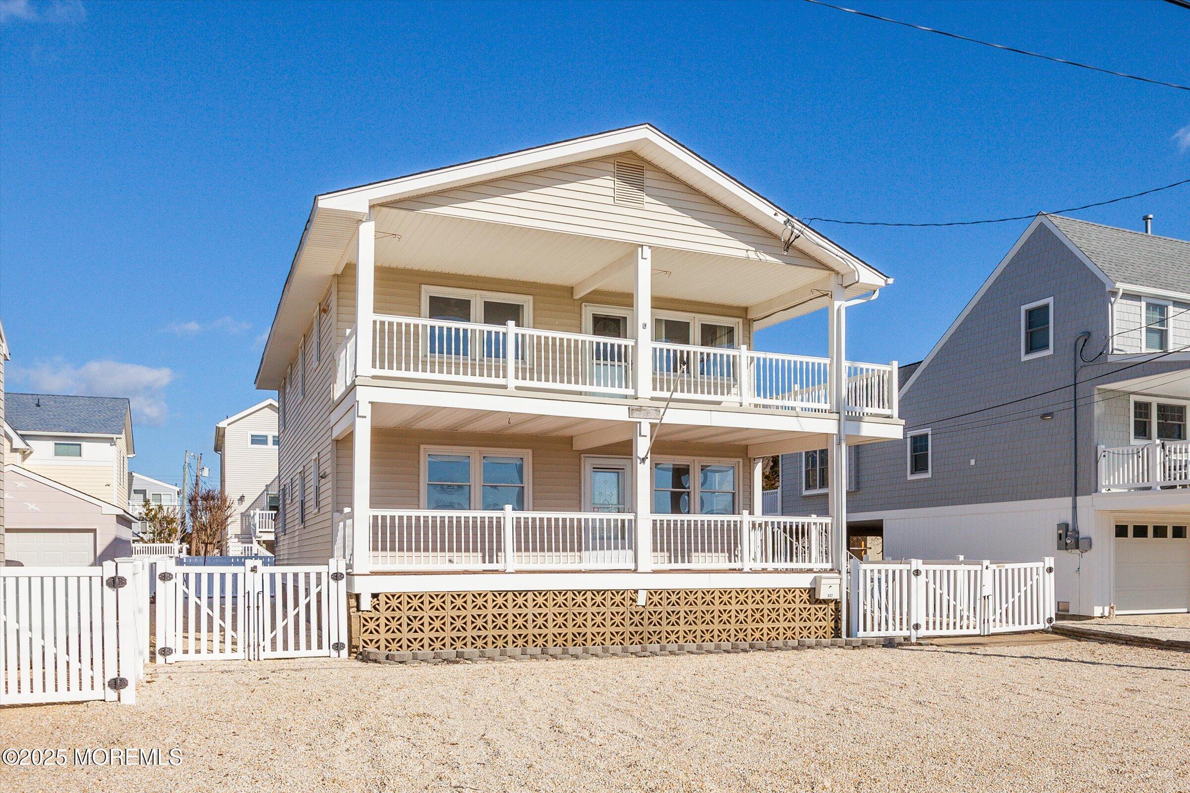 327 N 1st Street
