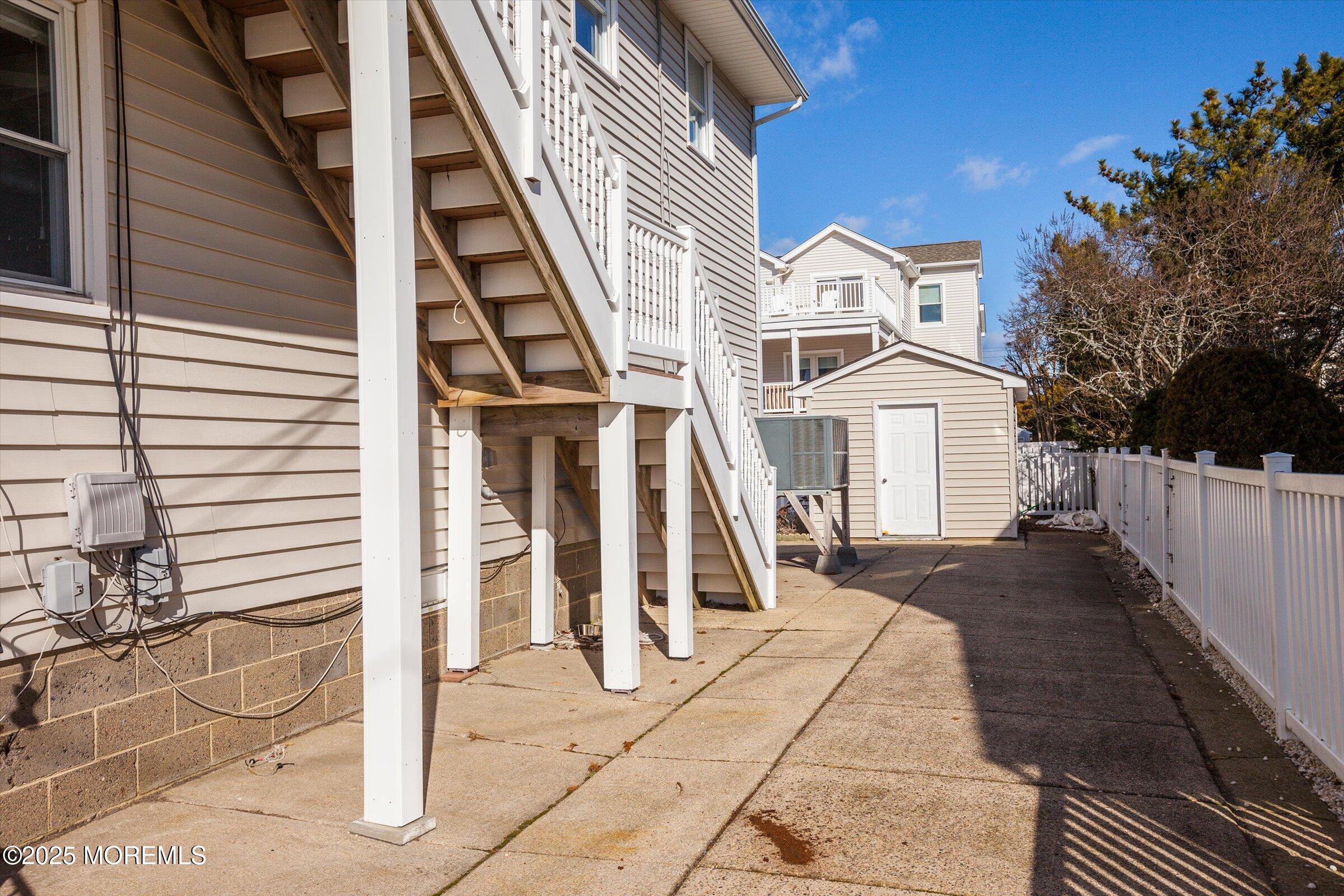 327 N 1st Street