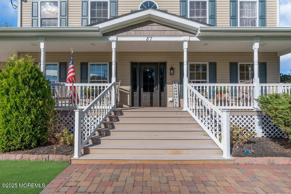87 N Maple Avenue