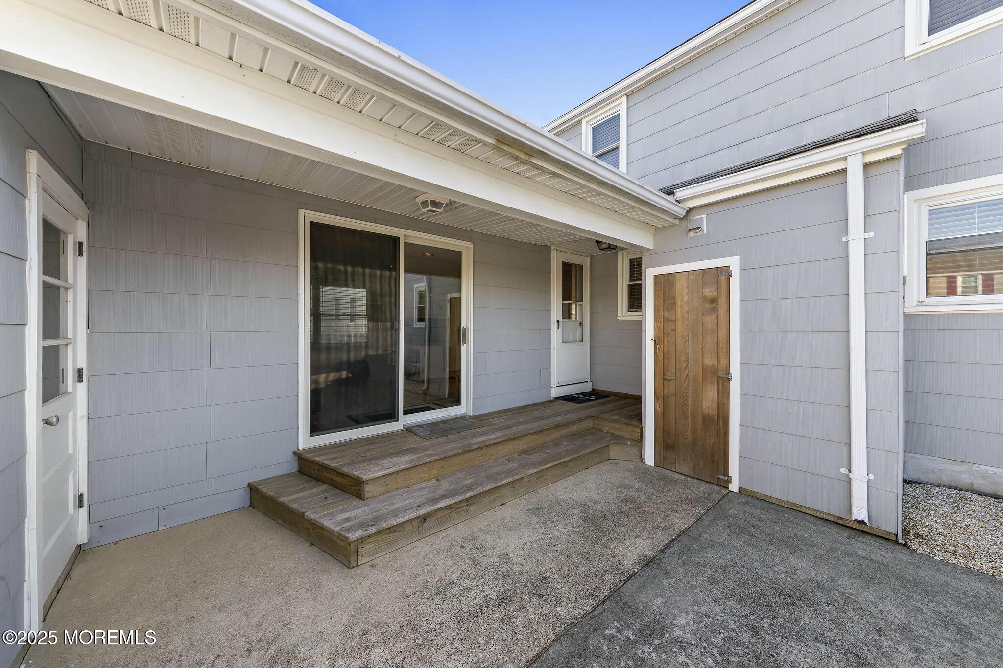 119 E Hollybanks Lane