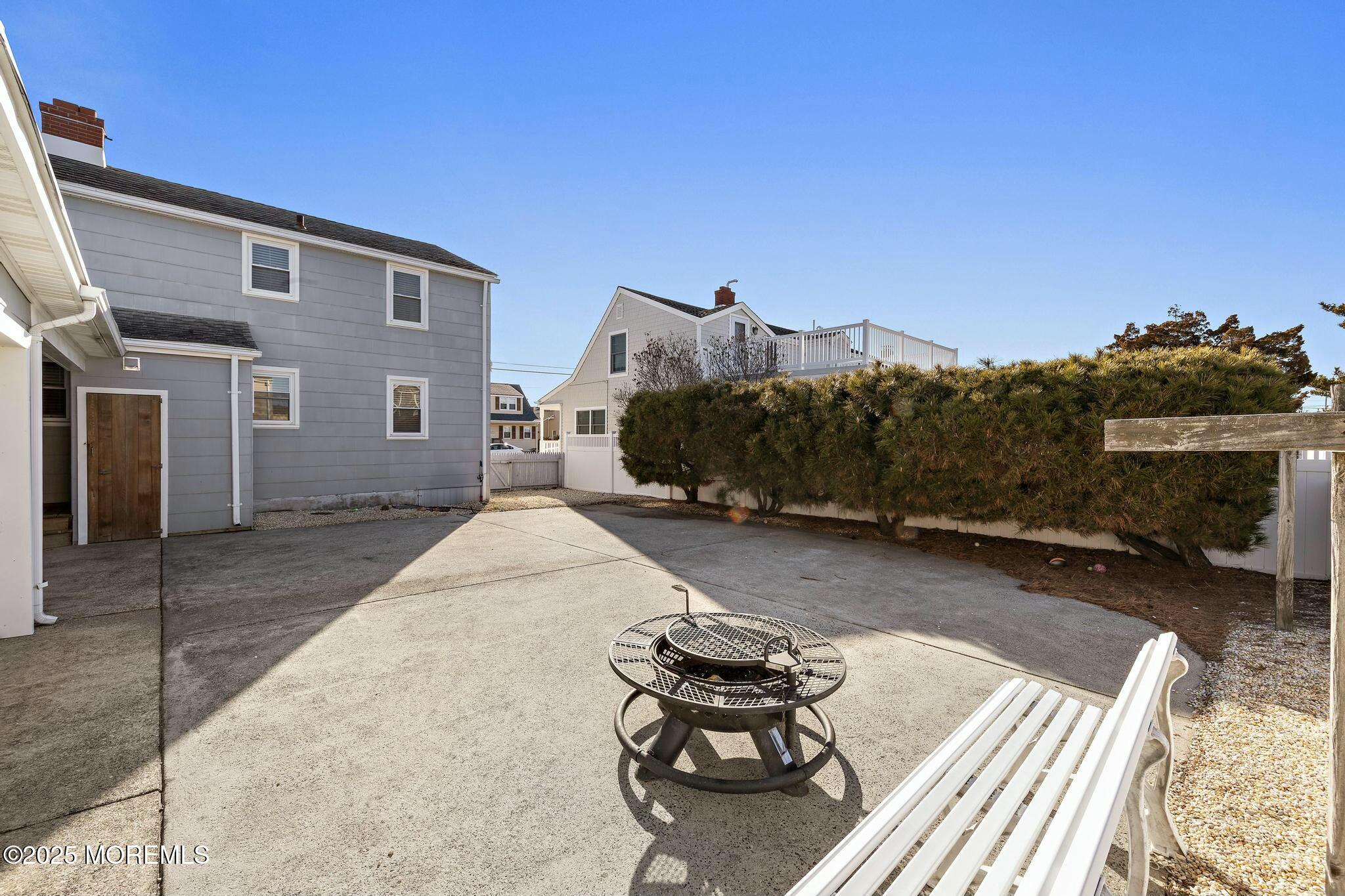 119 E Hollybanks Lane