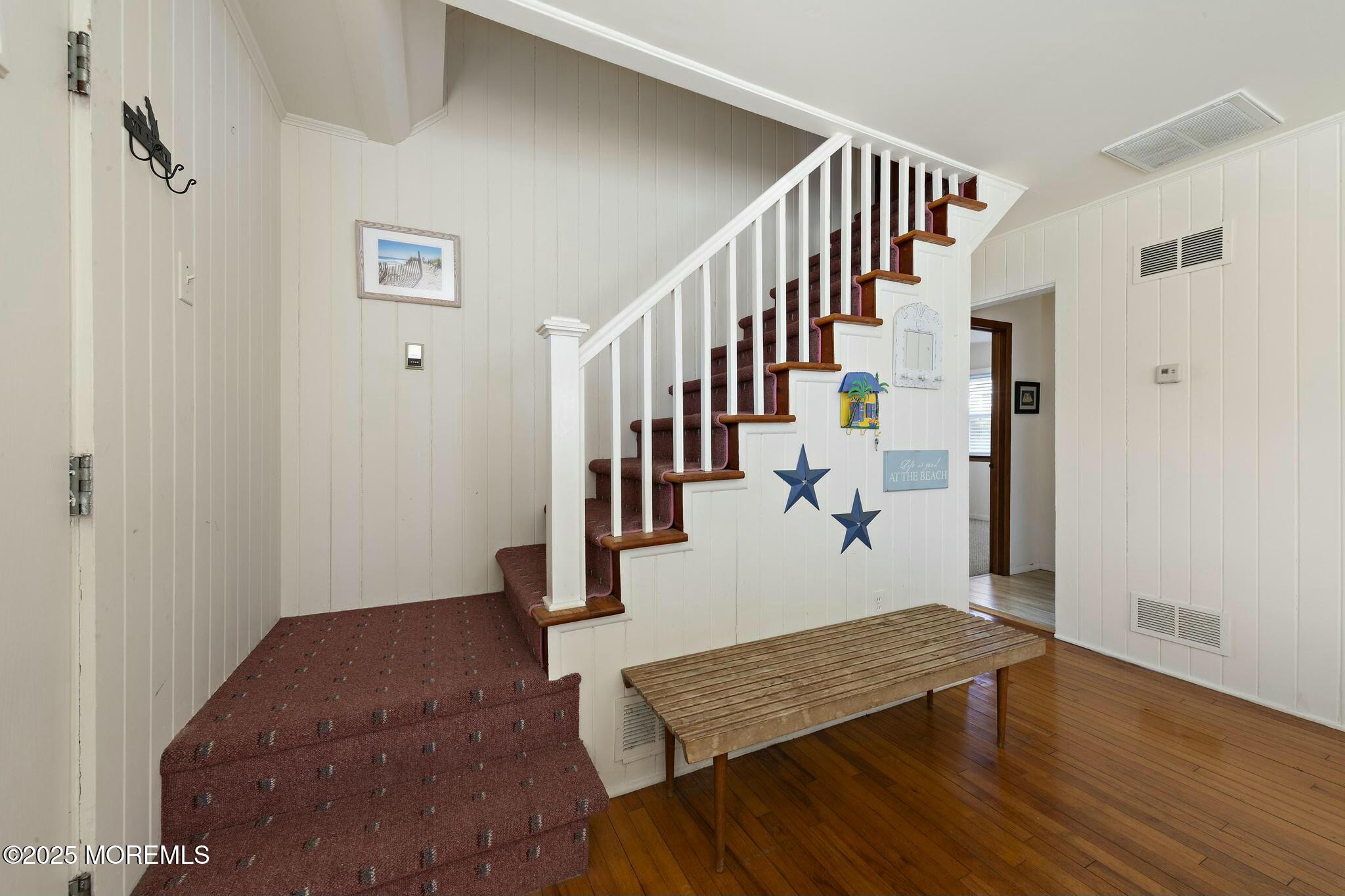 119 E Hollybanks Lane