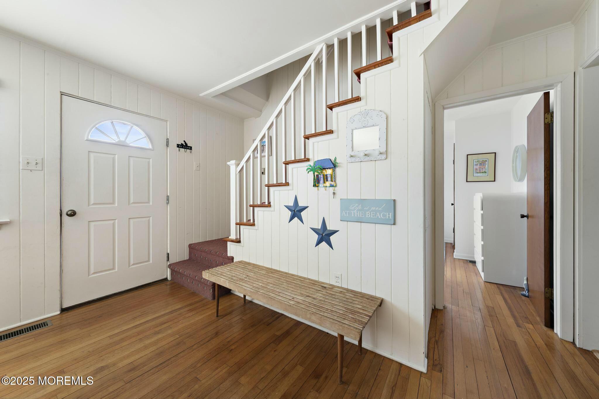 119 E Hollybanks Lane