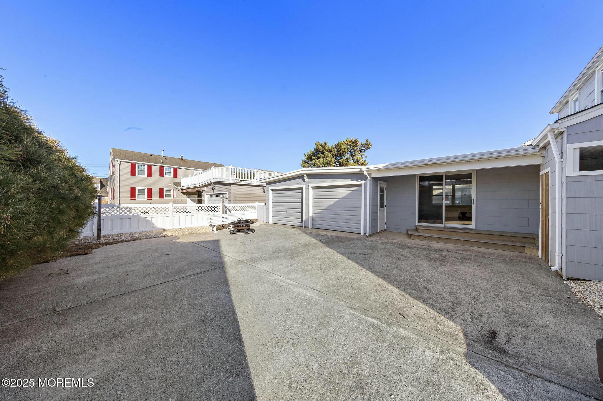 119 E Hollybanks Lane