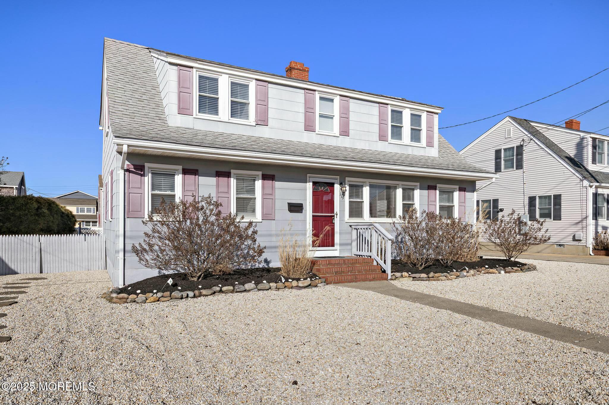119 E Hollybanks Lane