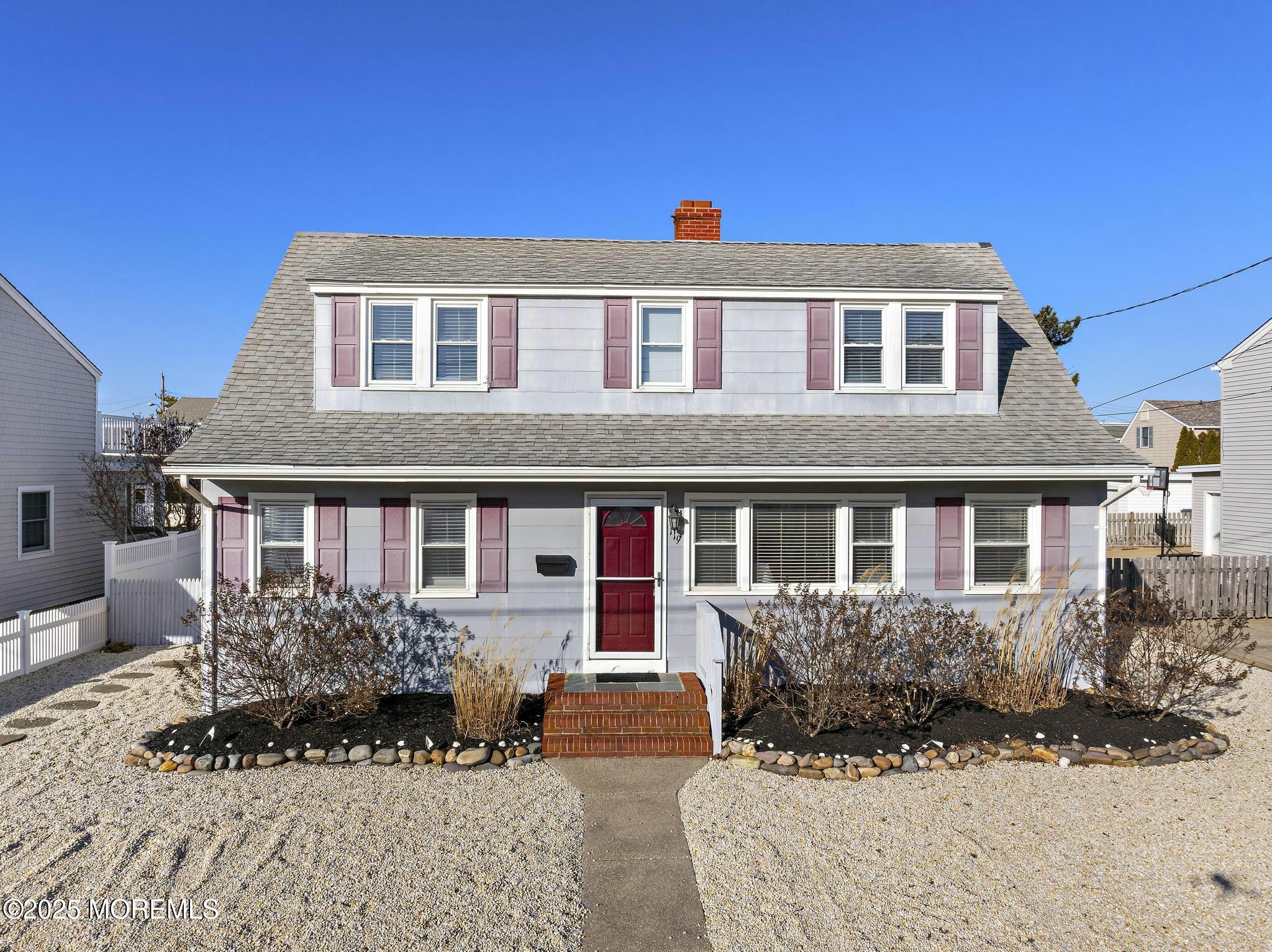 119 E Hollybanks Lane