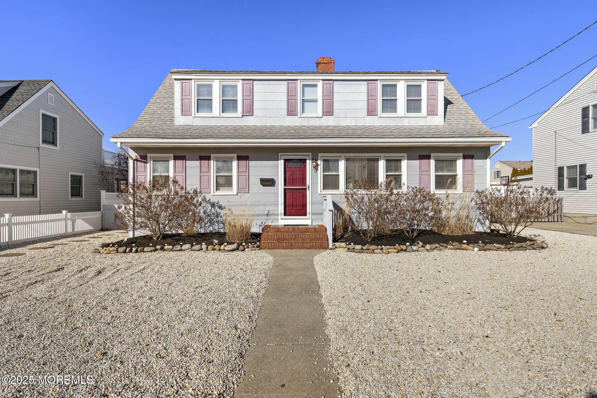 119 E Hollybanks Lane