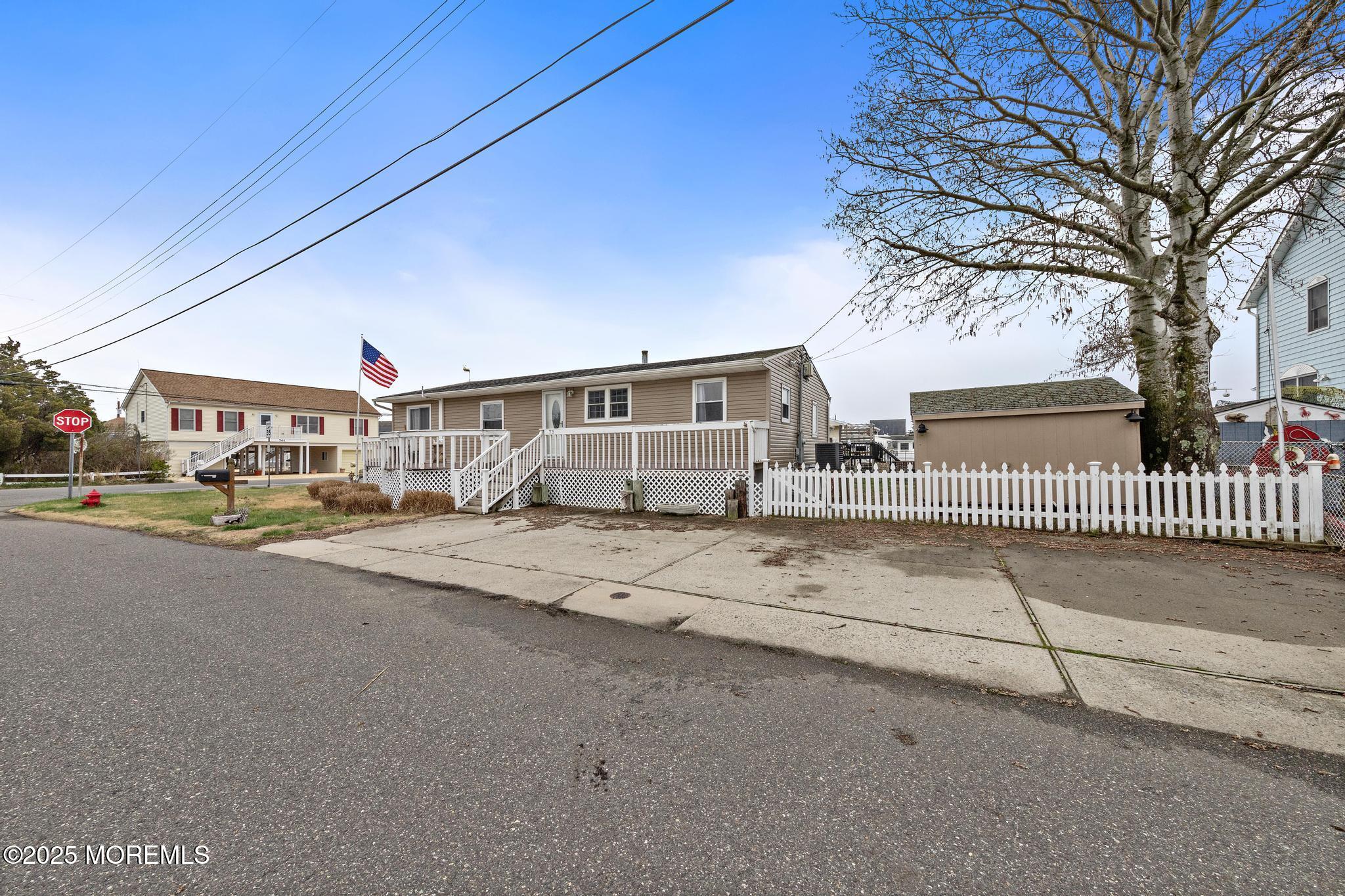 73 Dolphin Road