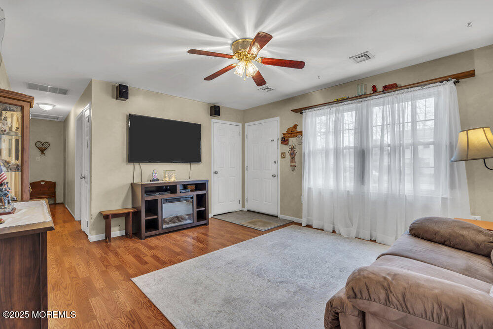 117 Bowsprit Road