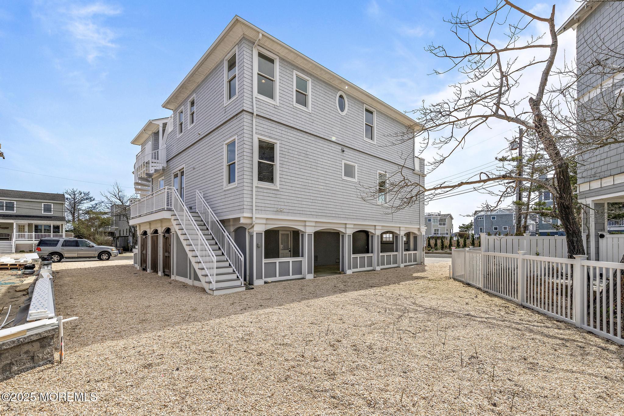 9 Lange Avenue