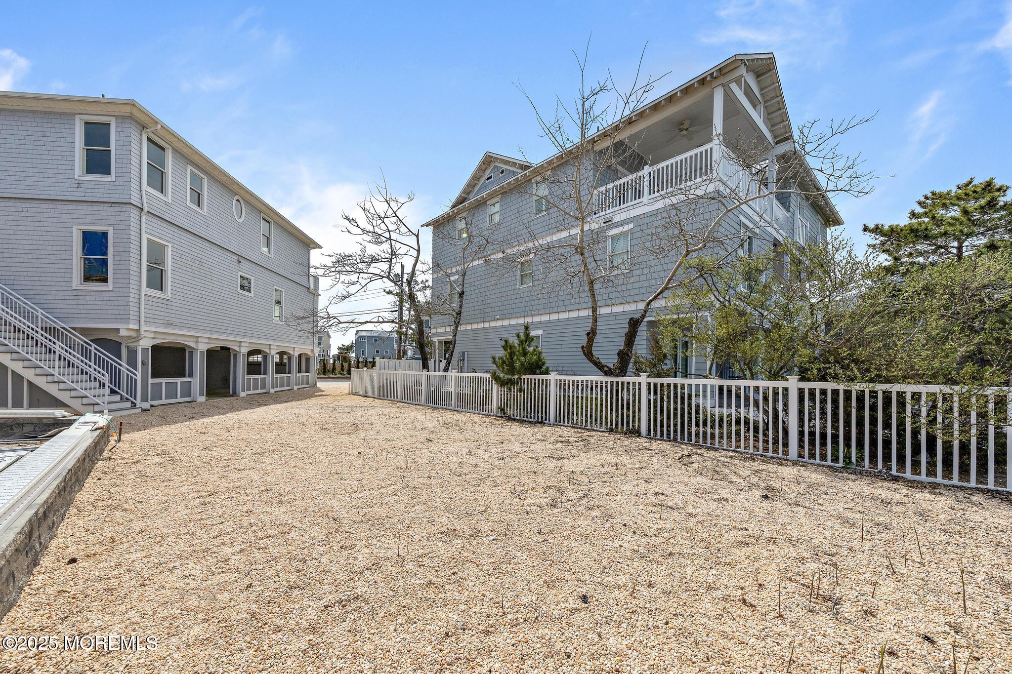 9 Lange Avenue