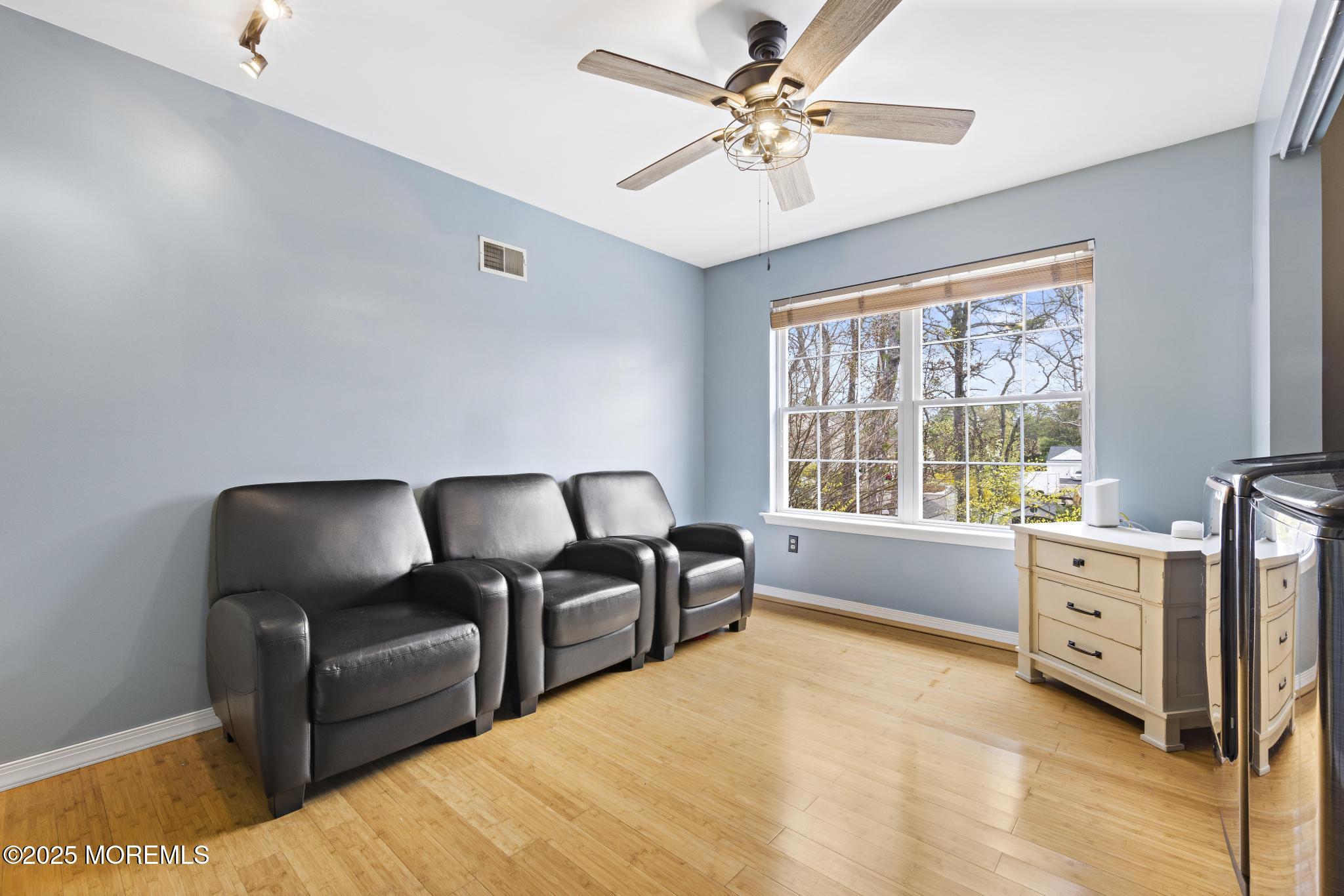 16 Ridgeview Drive