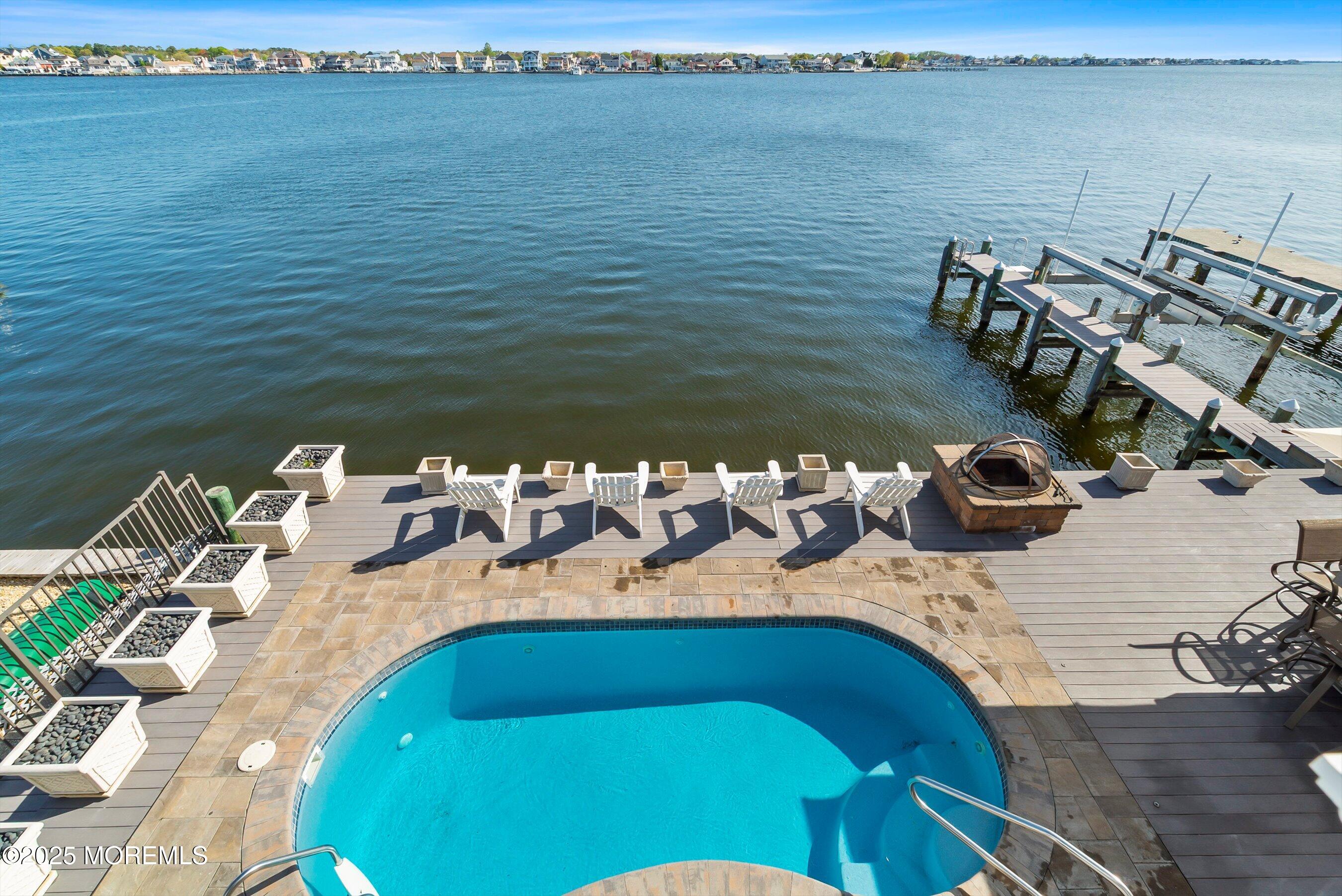 1832 Ensign Court