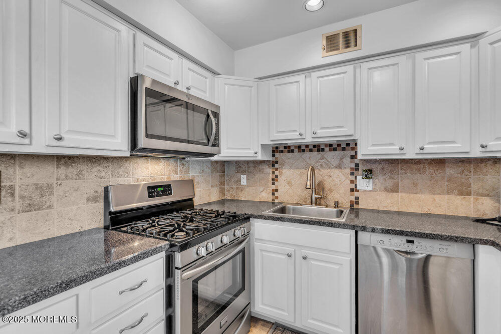 441 E Bay Avenue 8
