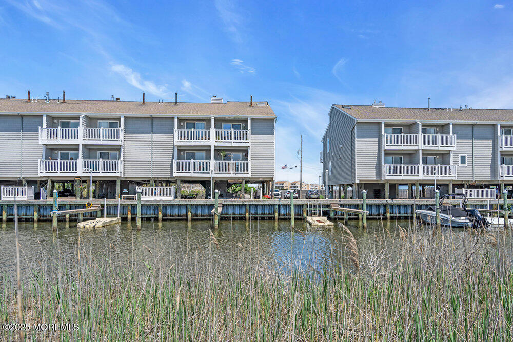 441 E Bay Avenue 8