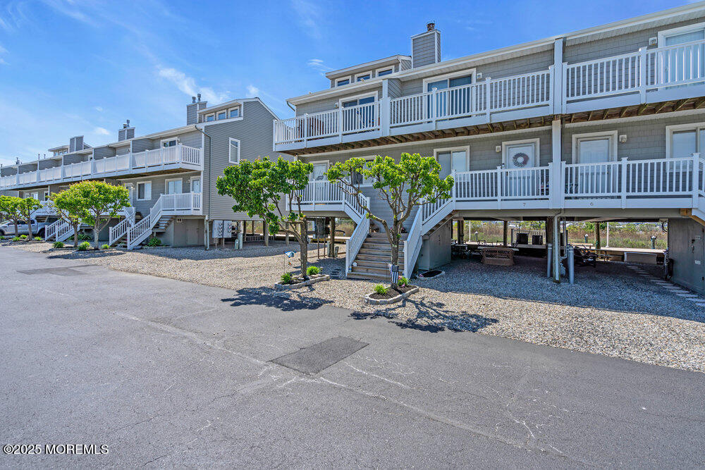 441 E Bay Avenue 8