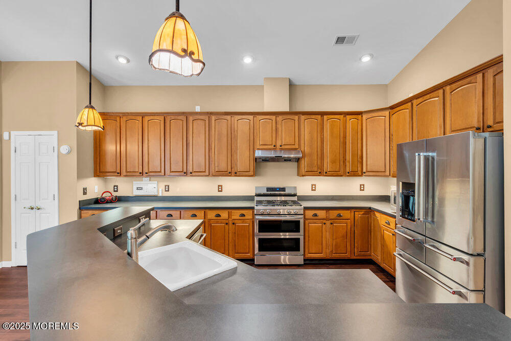6 Idlebrook Court