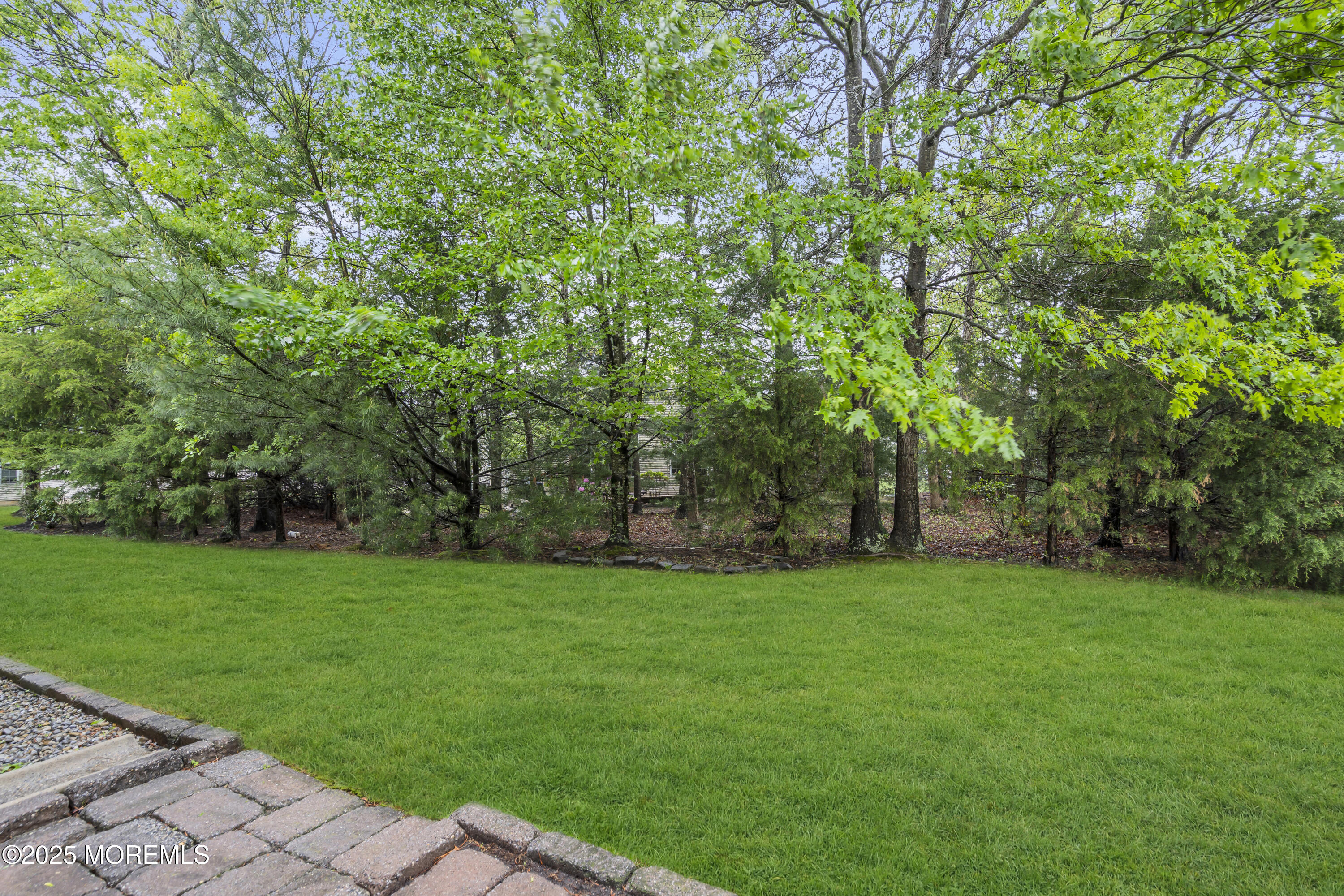 128 Lakeland Drive