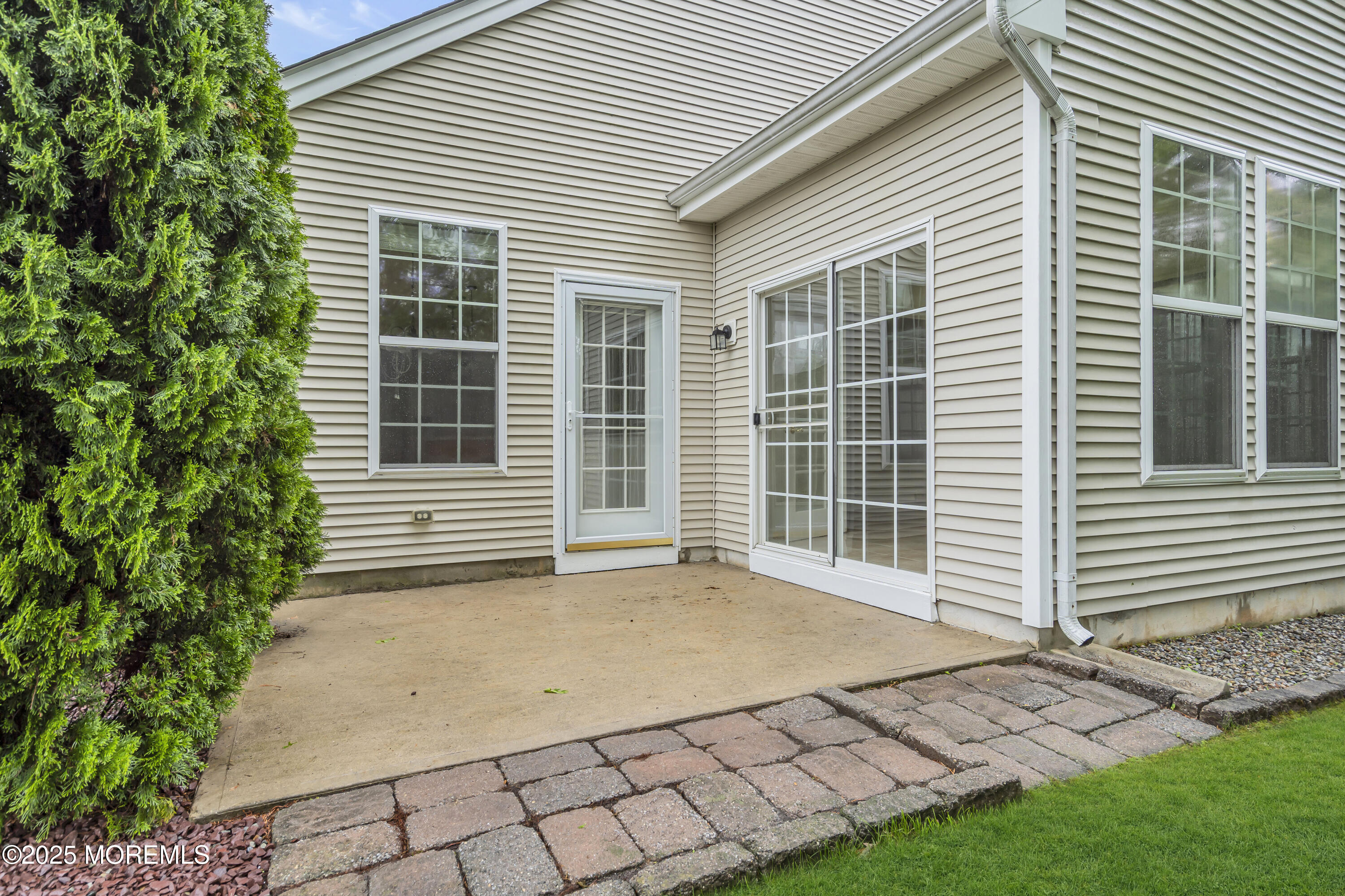 128 Lakeland Drive
