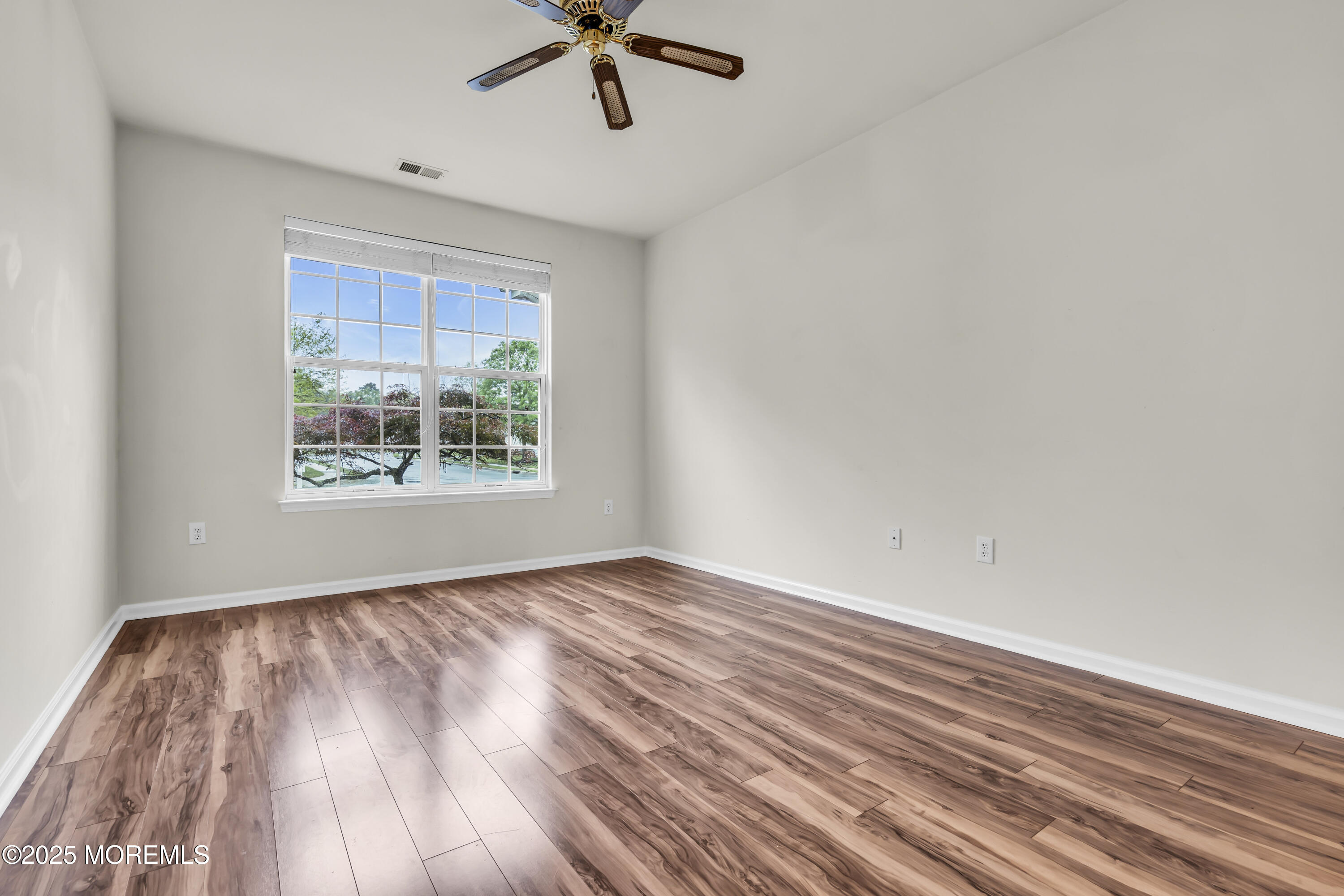 128 Lakeland Drive