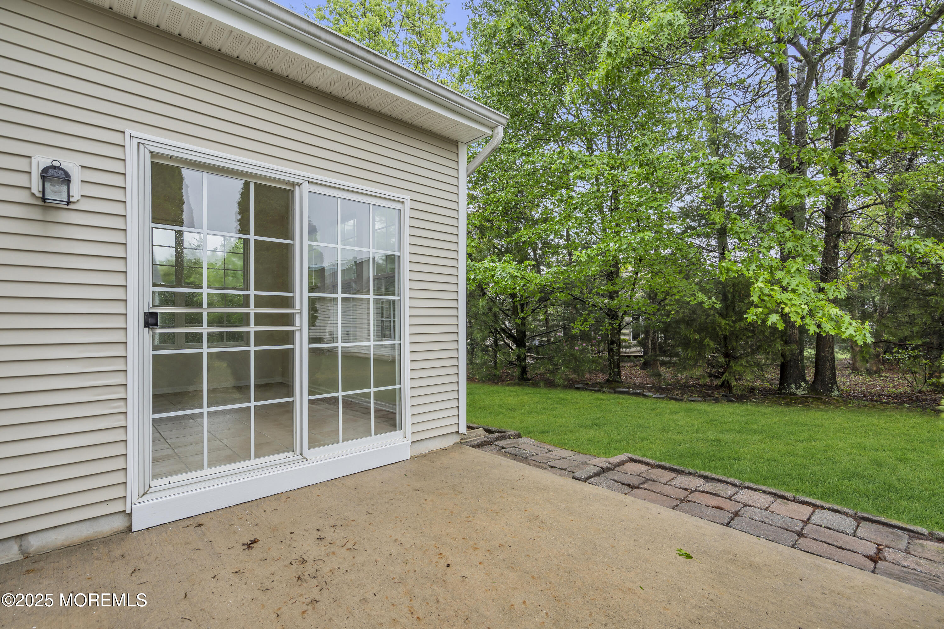 128 Lakeland Drive
