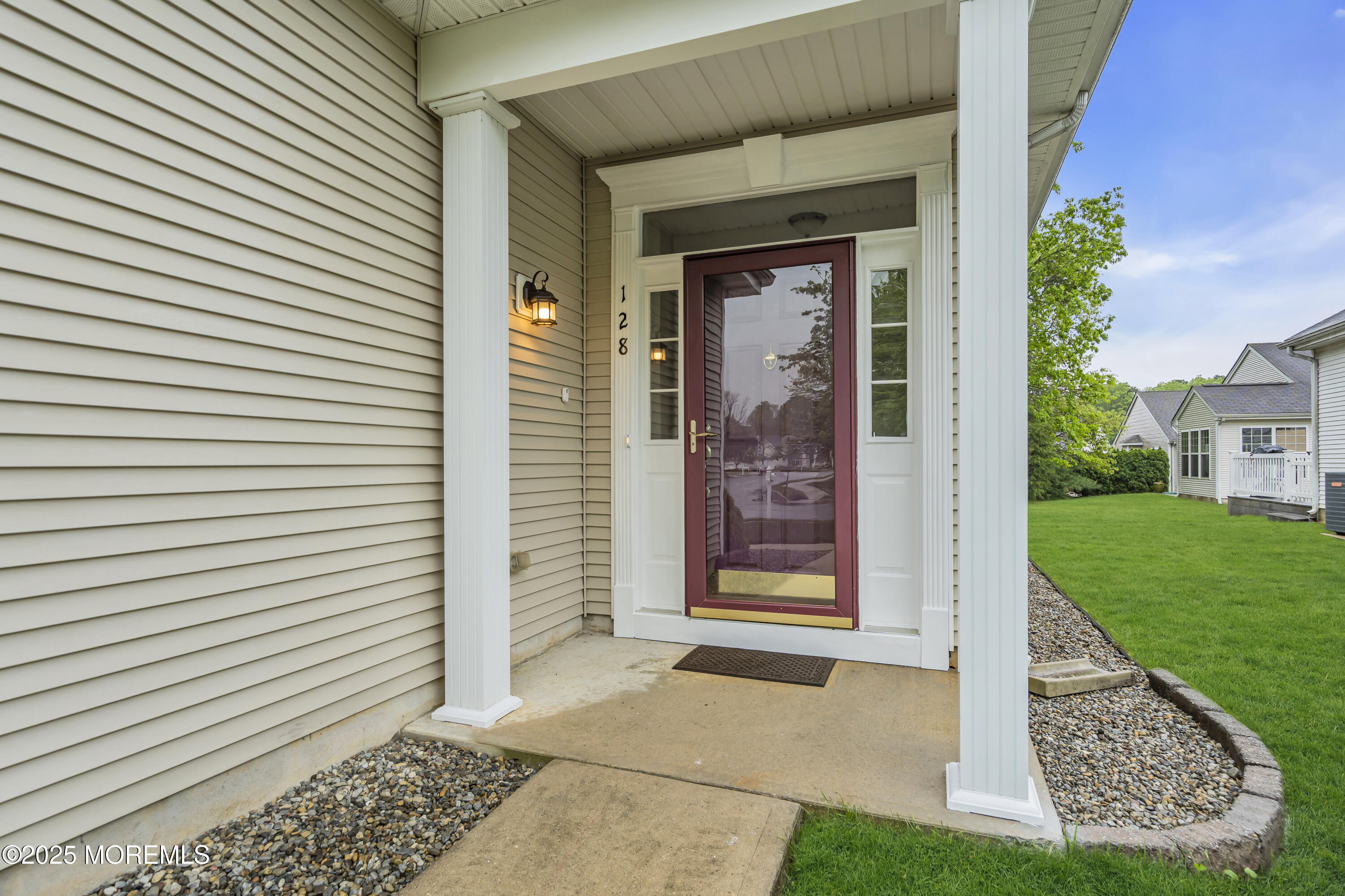 128 Lakeland Drive