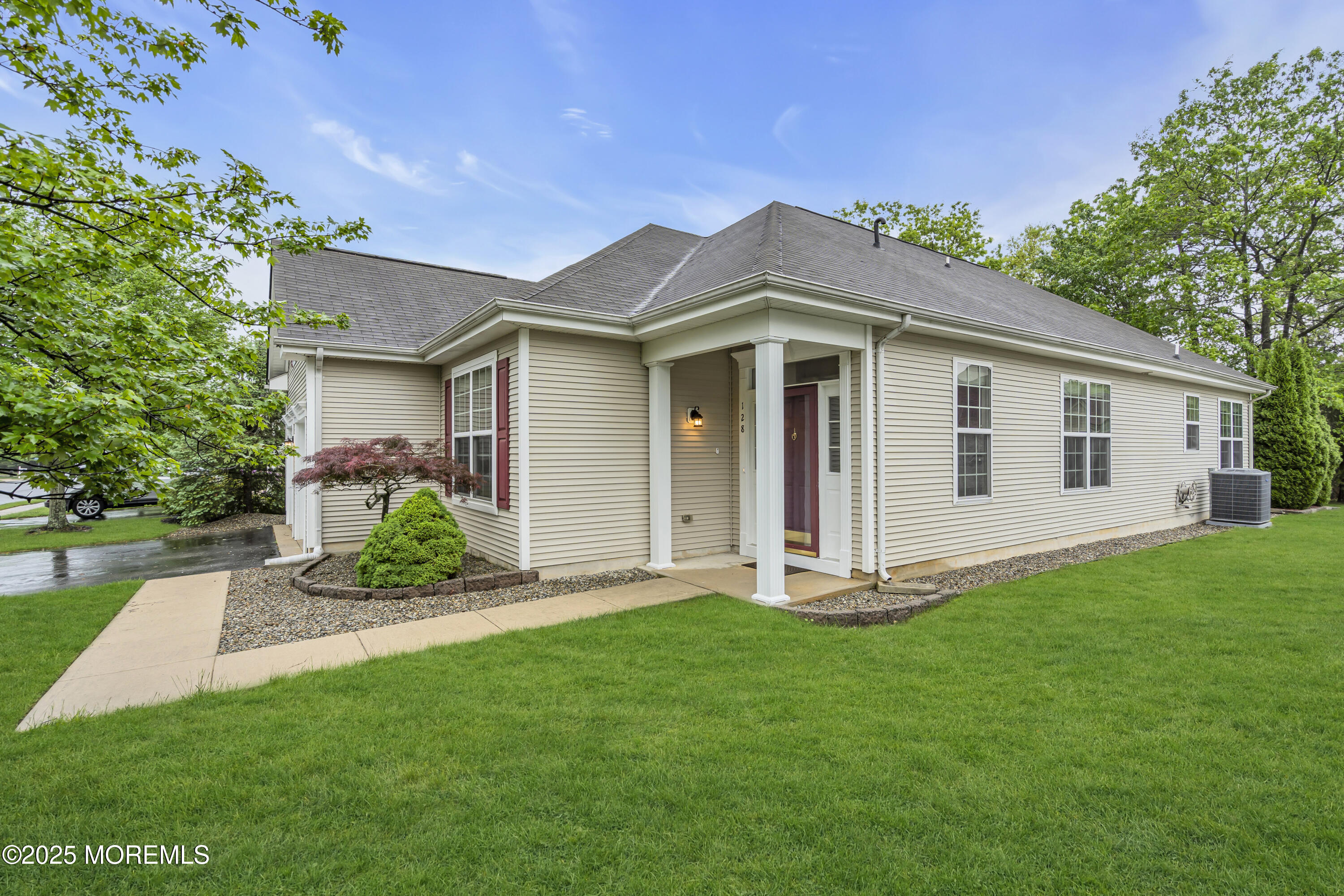 128 Lakeland Drive