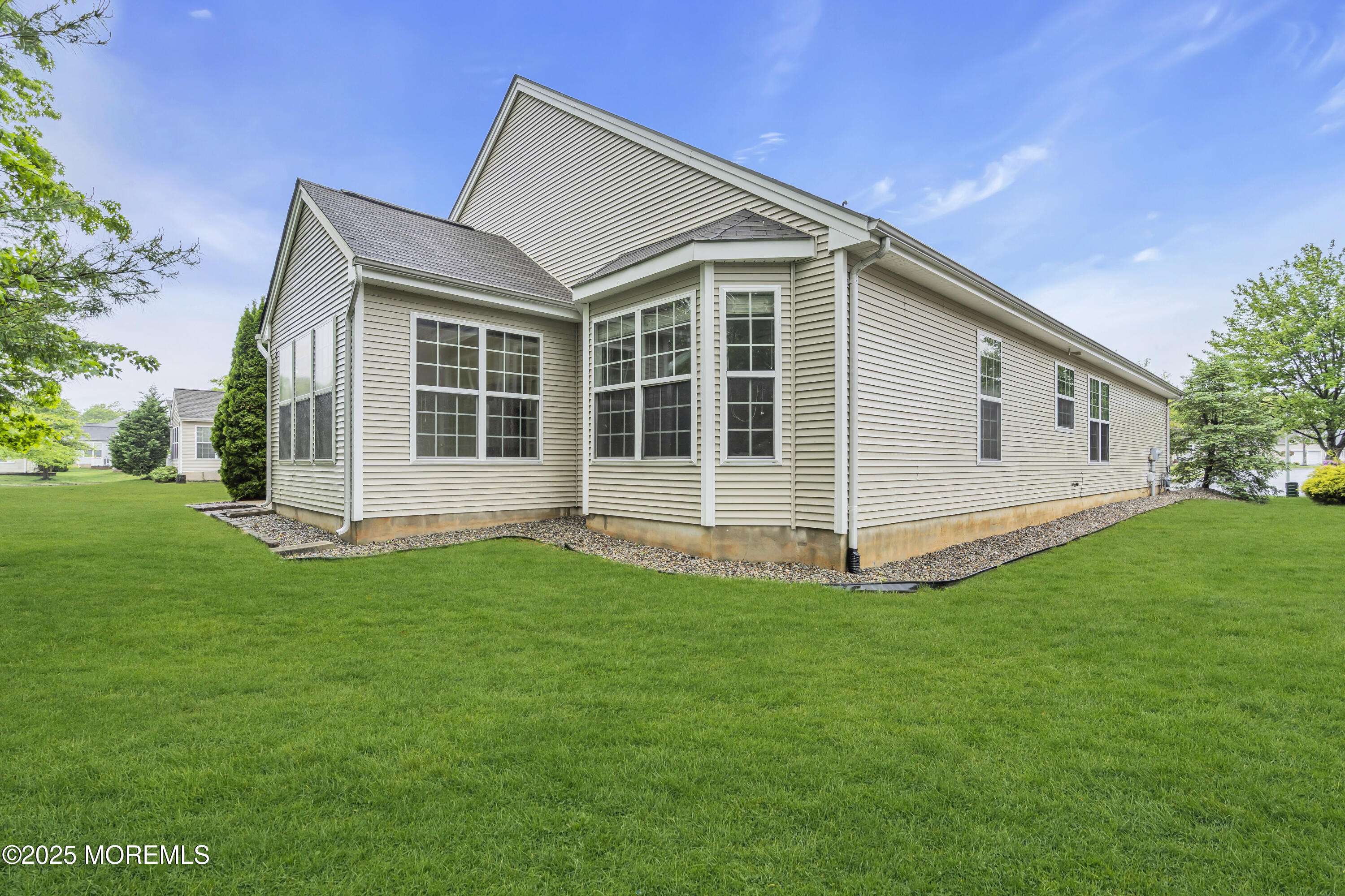 128 Lakeland Drive