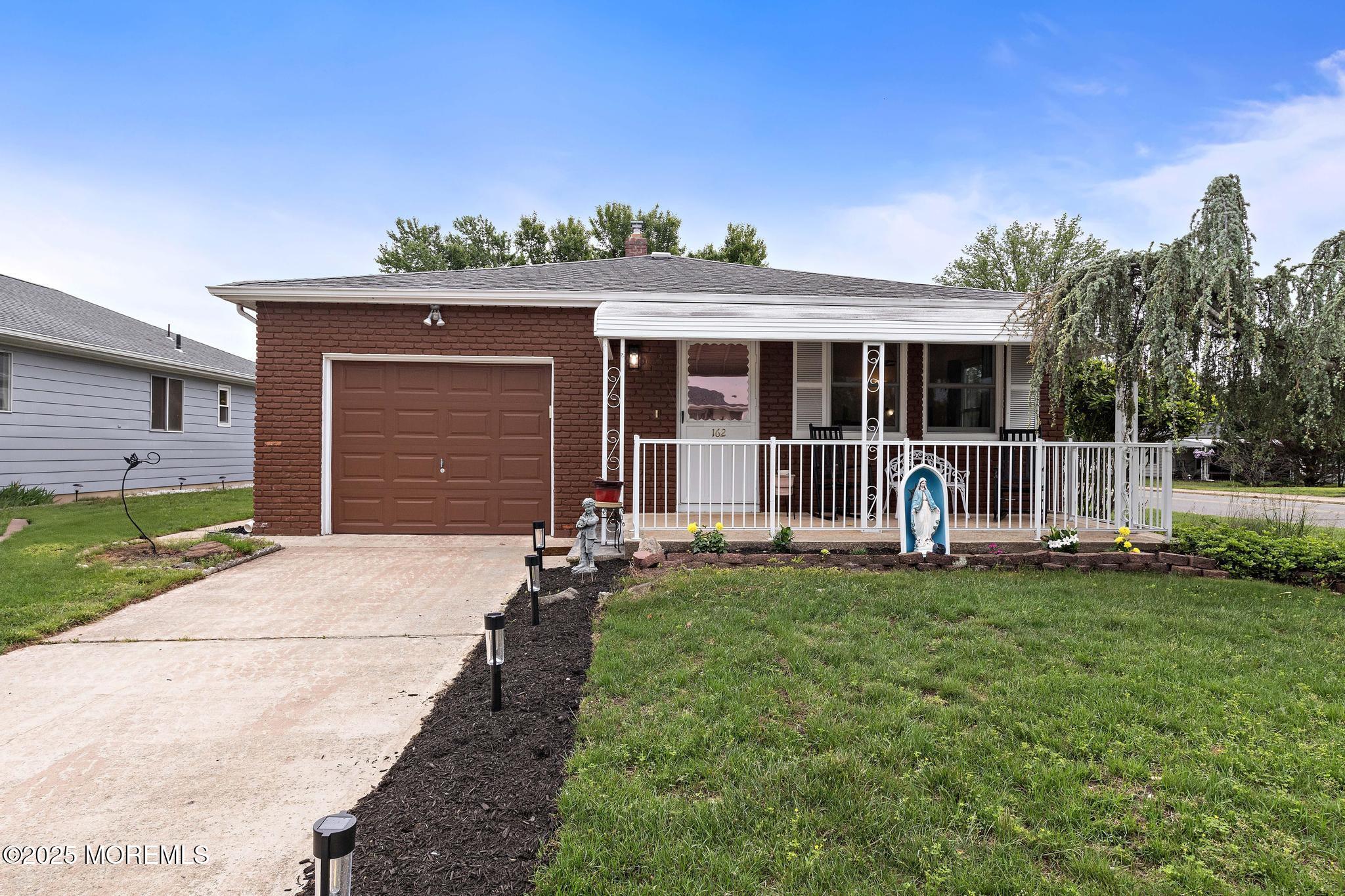 162 Harrington Drive N