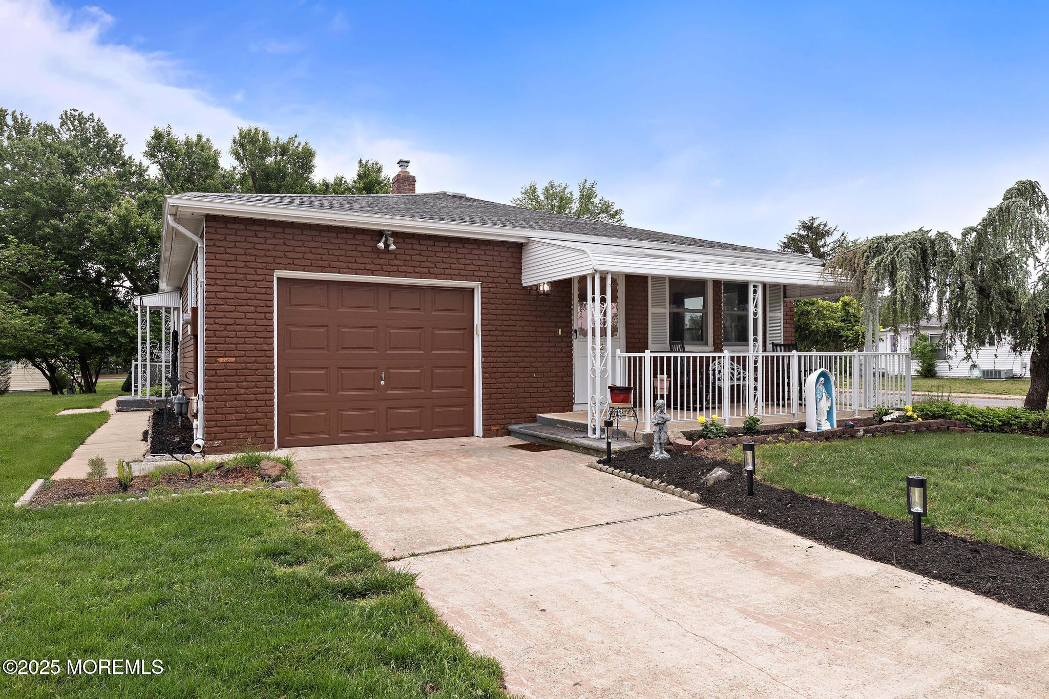 162 Harrington Drive N