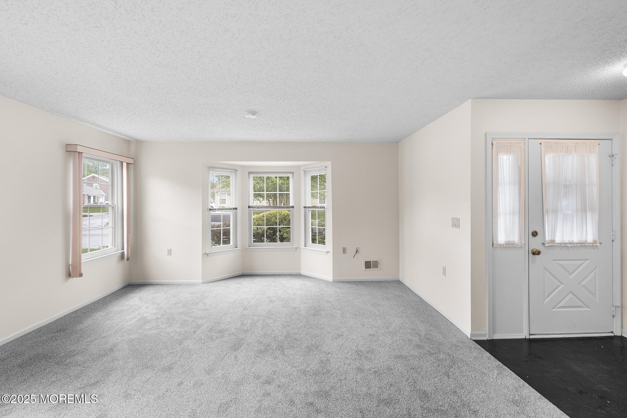 22 Pine Oak Boulevard