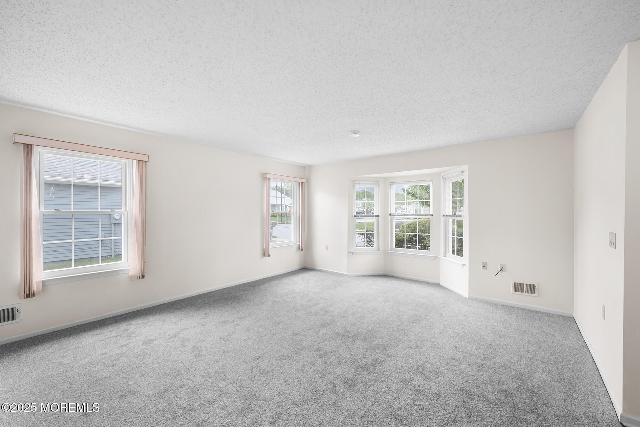 22 Pine Oak Boulevard