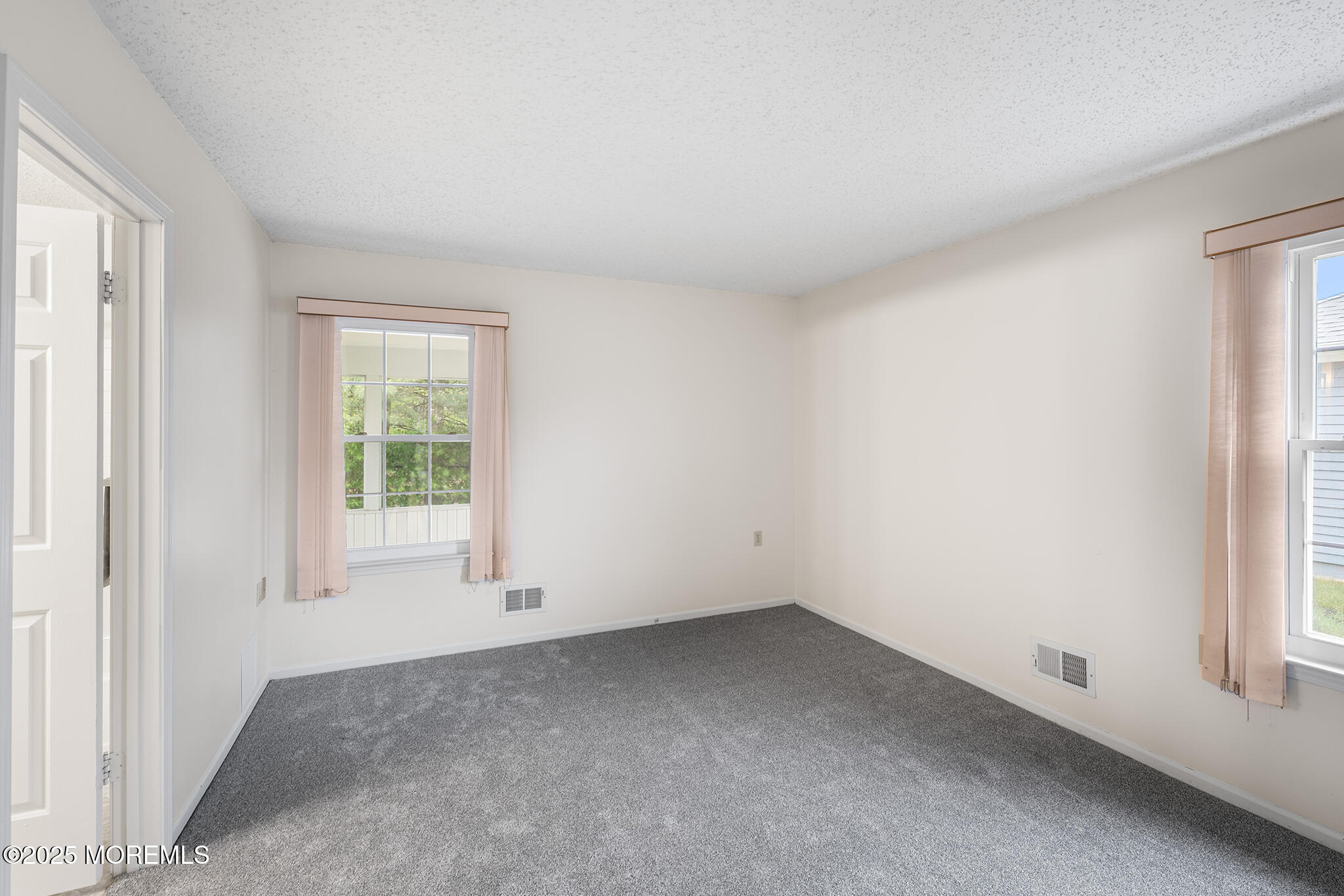 22 Pine Oak Boulevard