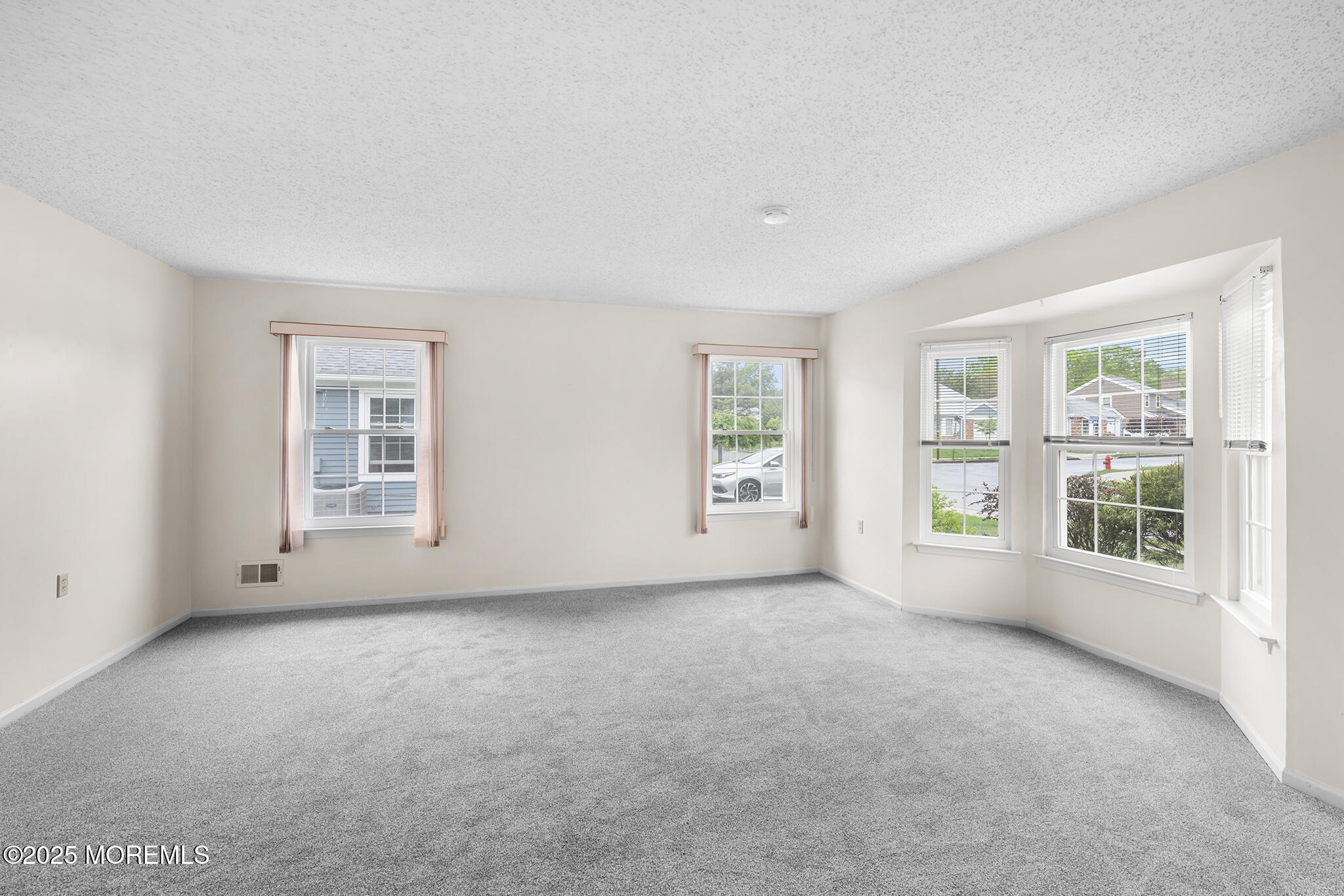 22 Pine Oak Boulevard