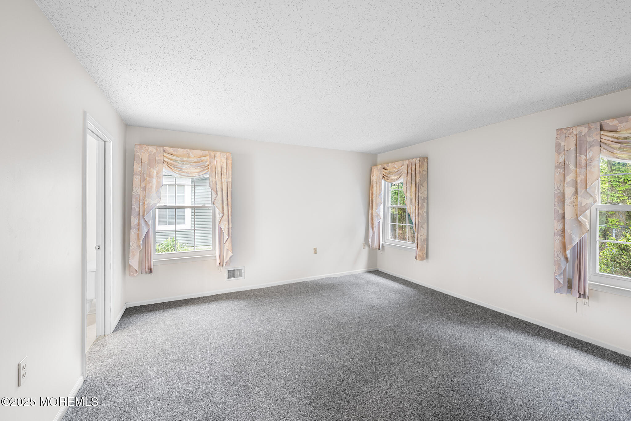22 Pine Oak Boulevard