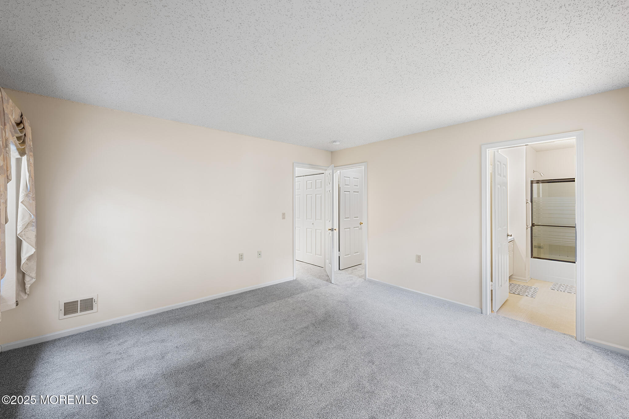 22 Pine Oak Boulevard