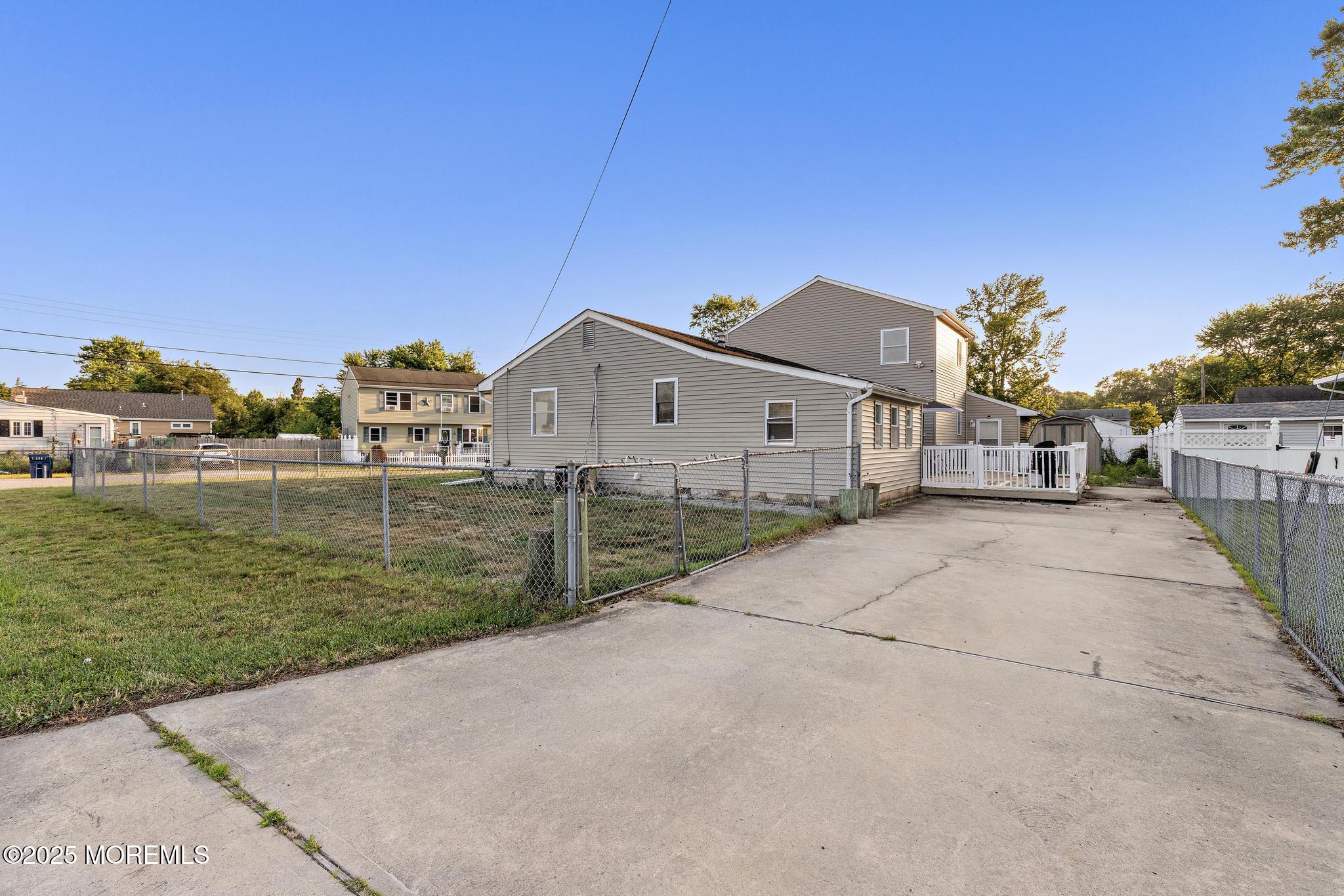 302 Kadlubeck Way