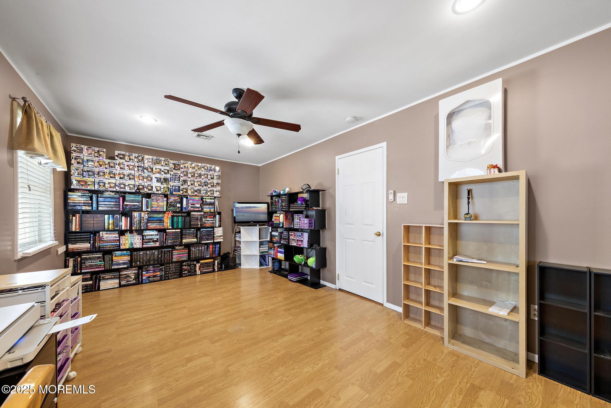 302 Kadlubeck Way