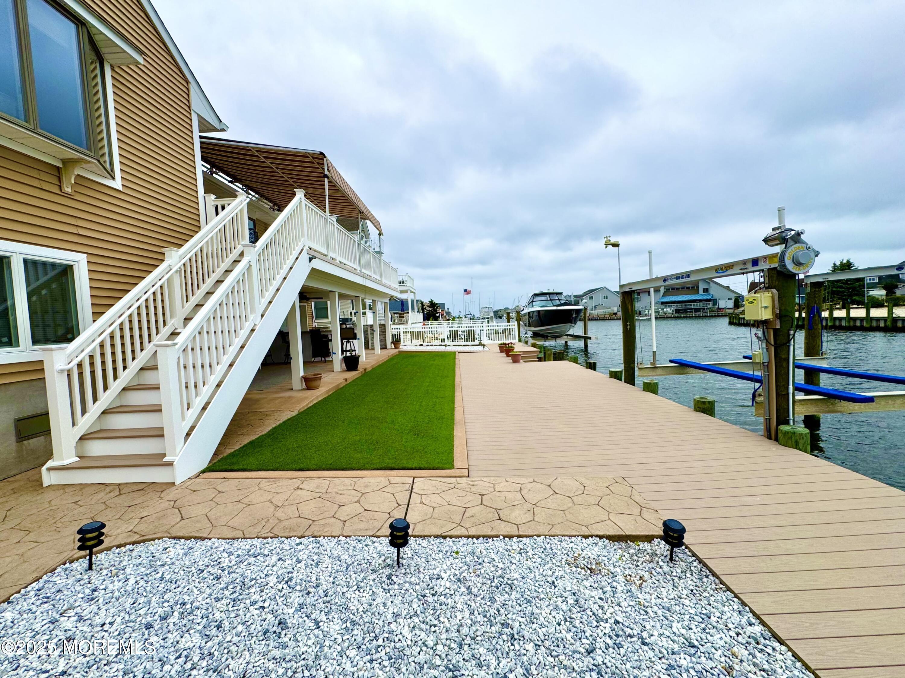953 Capstan Drive